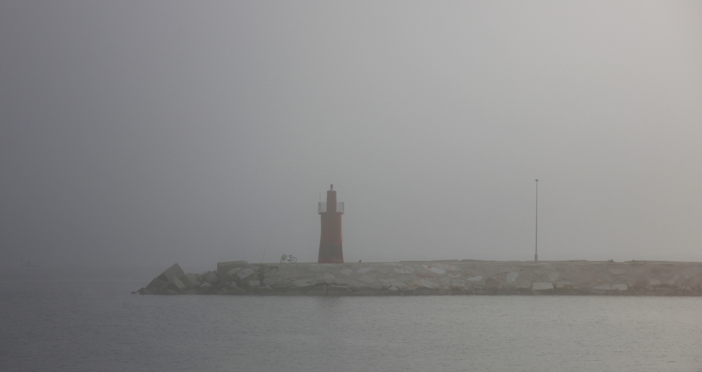 il faro nella nebbia