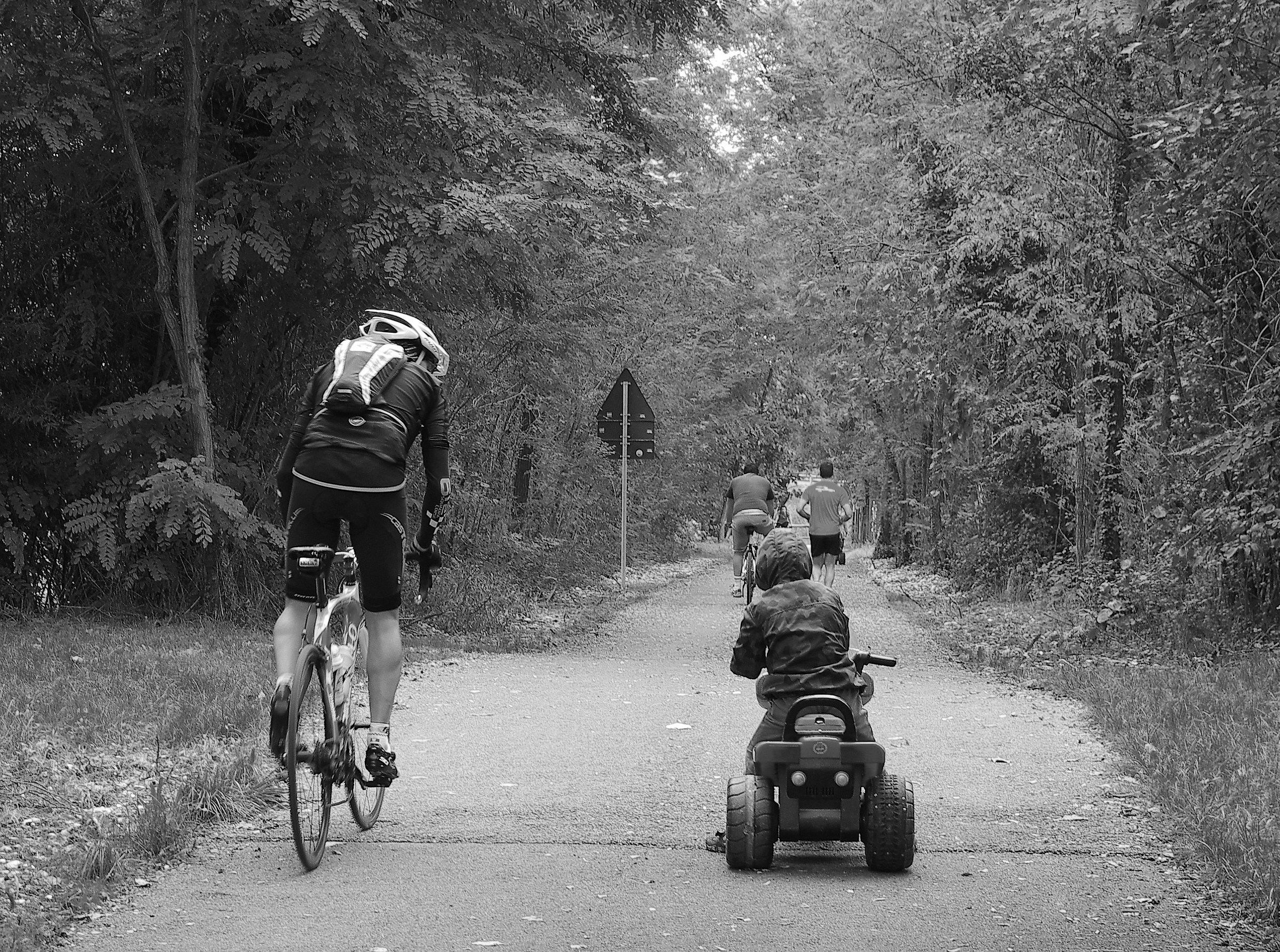 Ostiglia pedestrian VII: overtaking