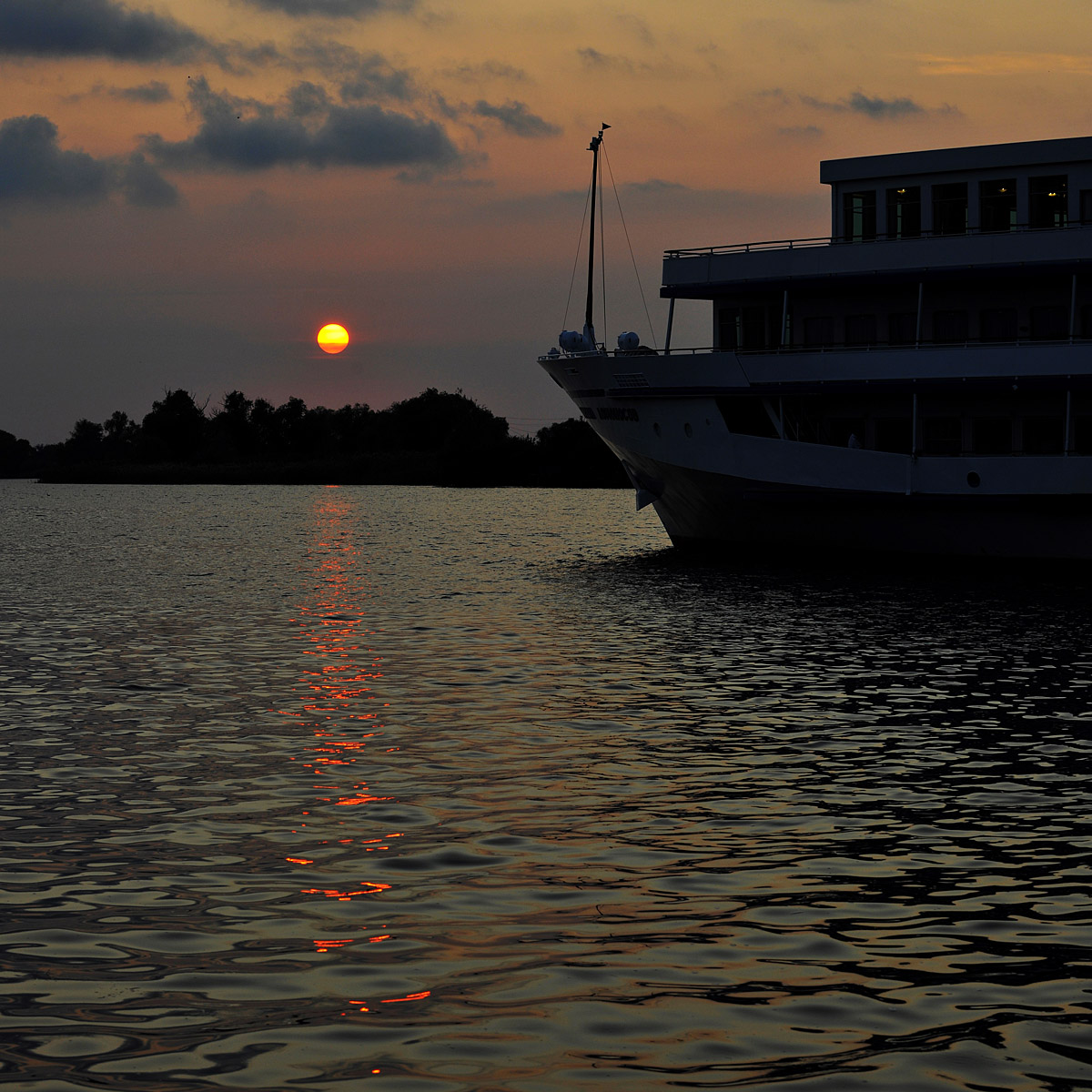 sunset on the Dnieper River Ucraina