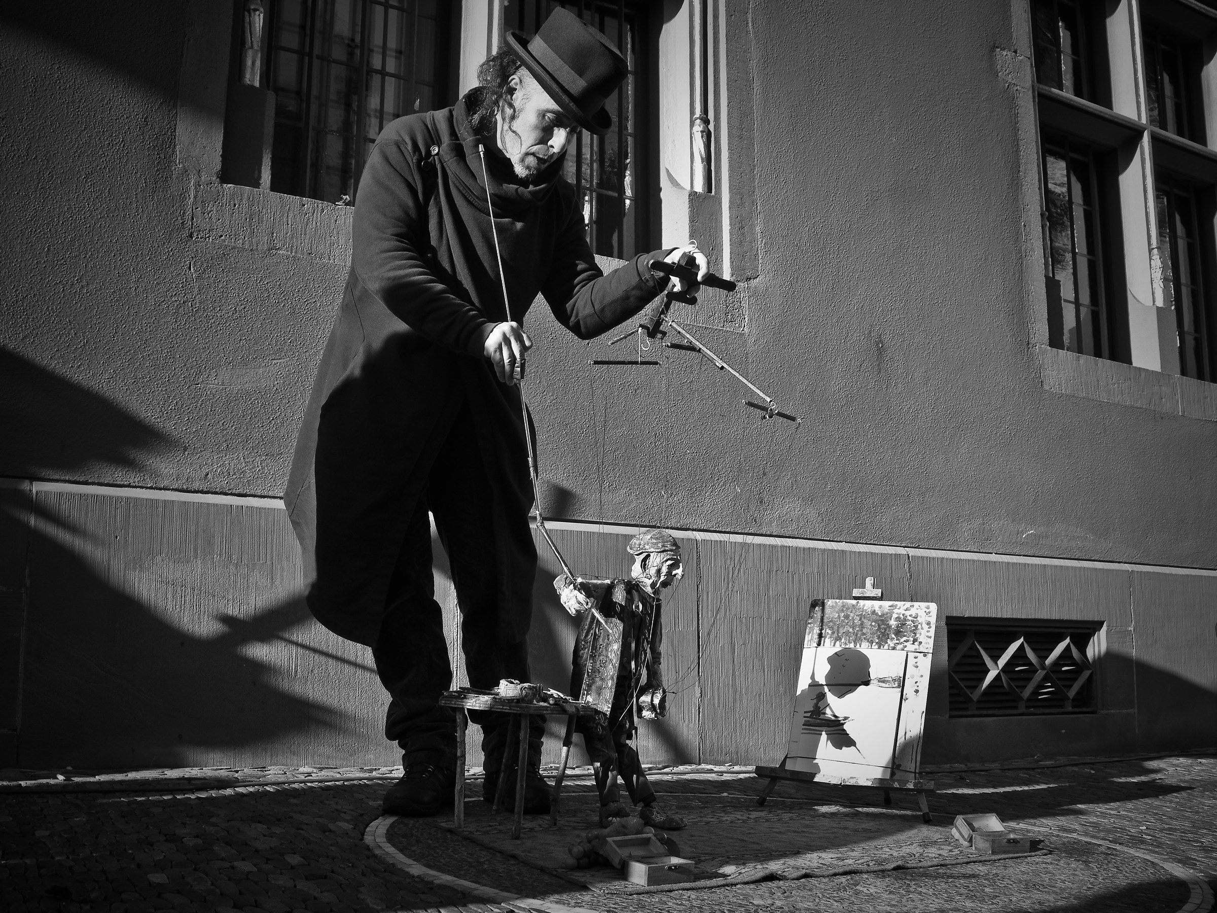 La marionetta pittrice