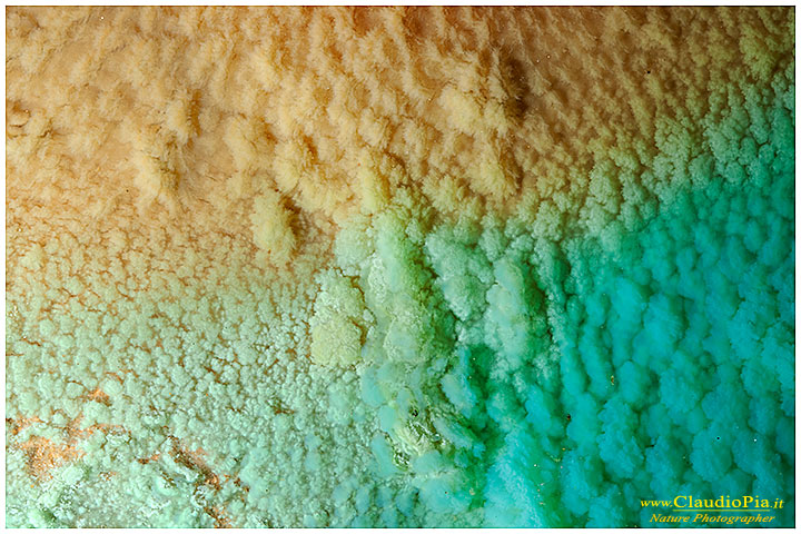 Fango e acqua con ossidi di ferro e rame...miniere abba