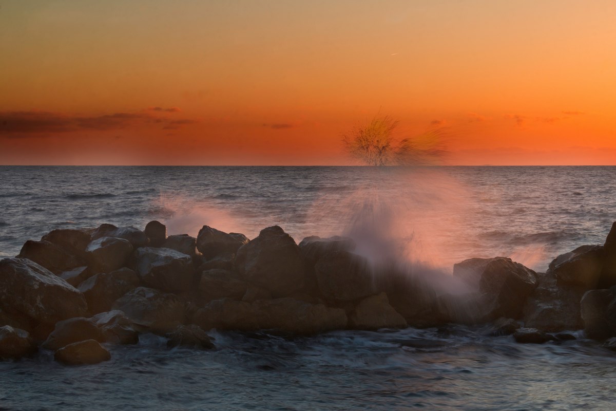 Voila ... the sun hath been dipped in the sea!