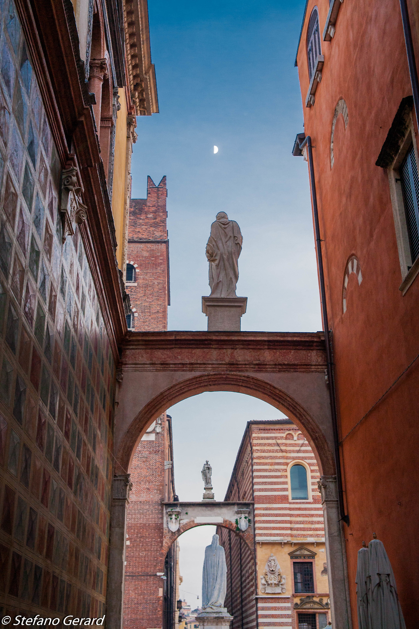 Tutti in fila a guardare la luna!