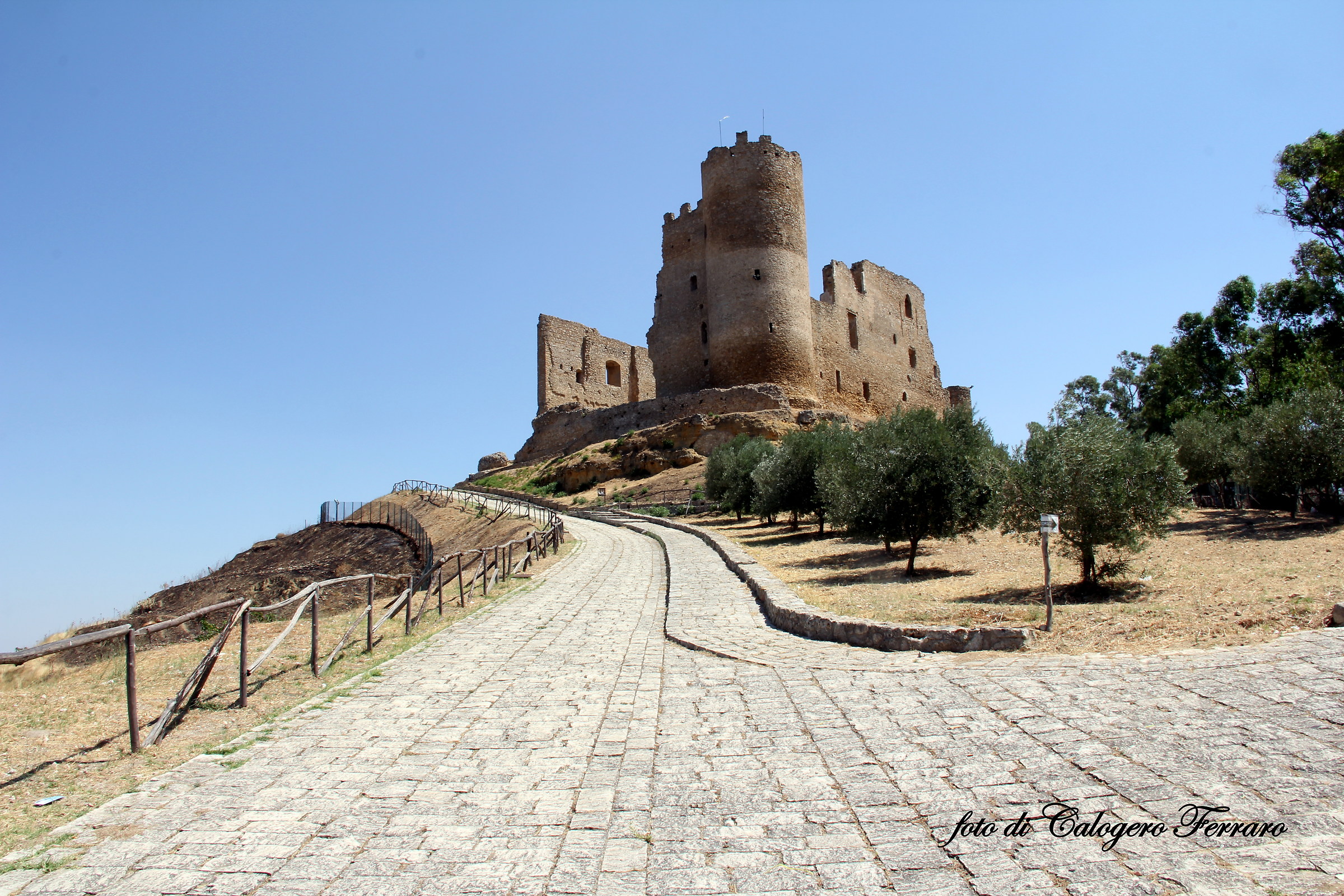 "Lu Cannuni" - the castle of Mazzarino