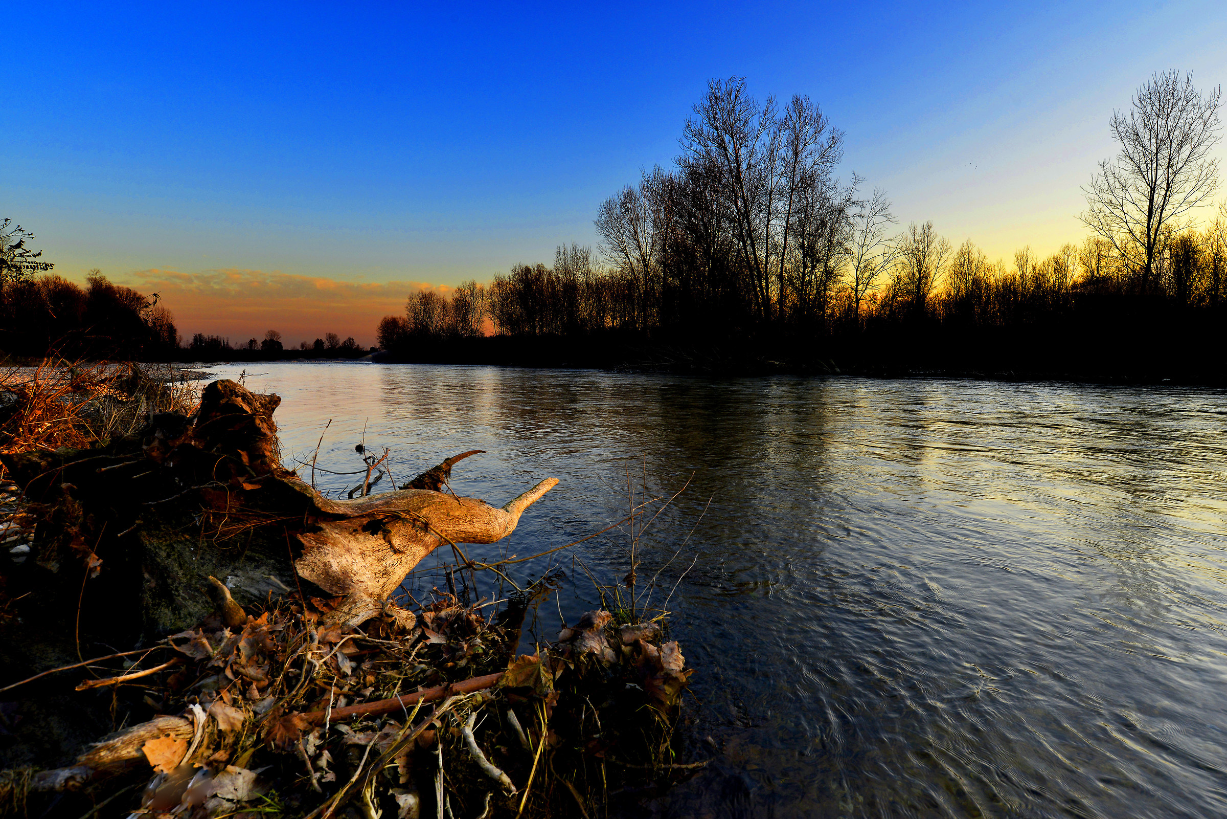 Tramonto sul fiume