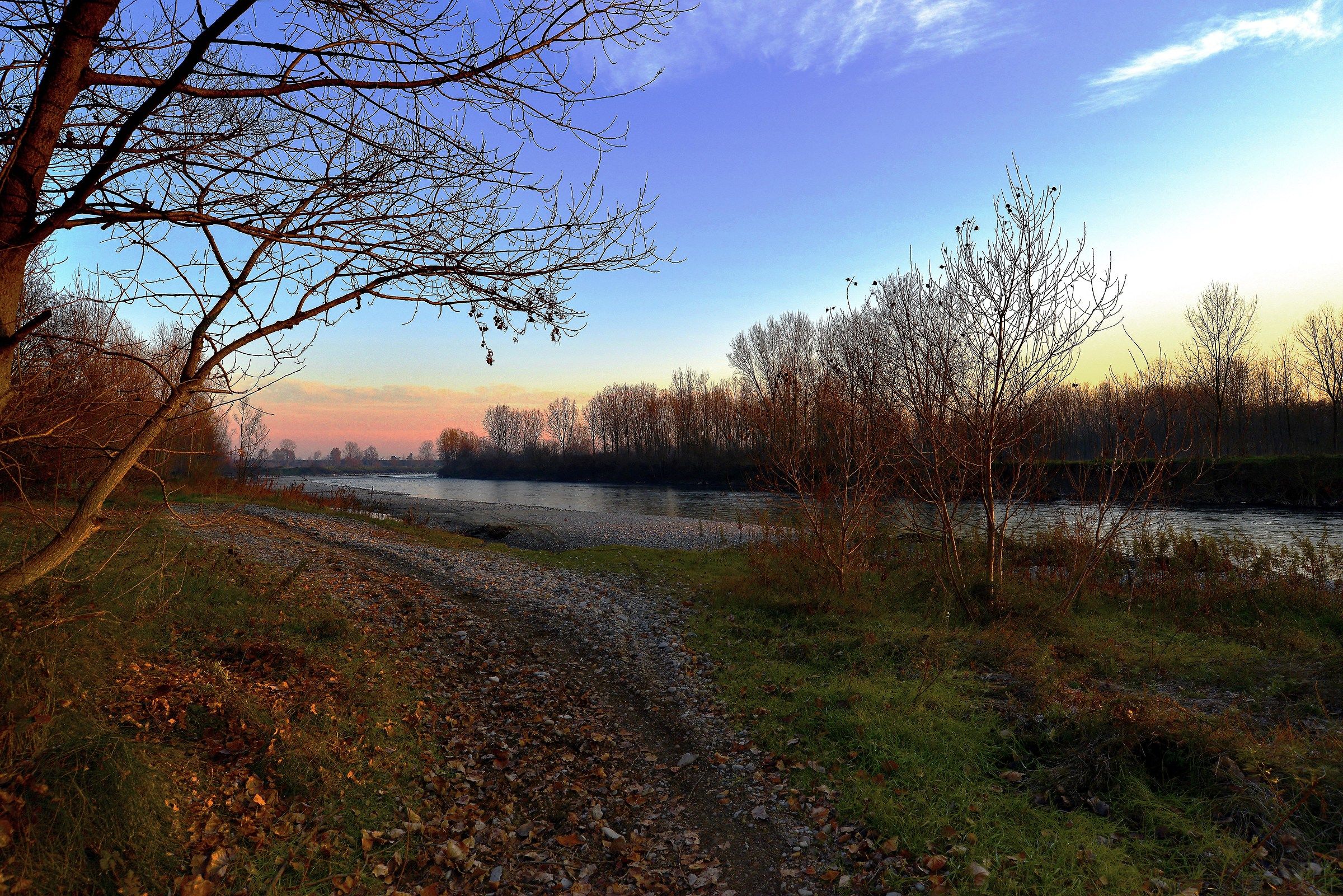 Tramonto sul fiume