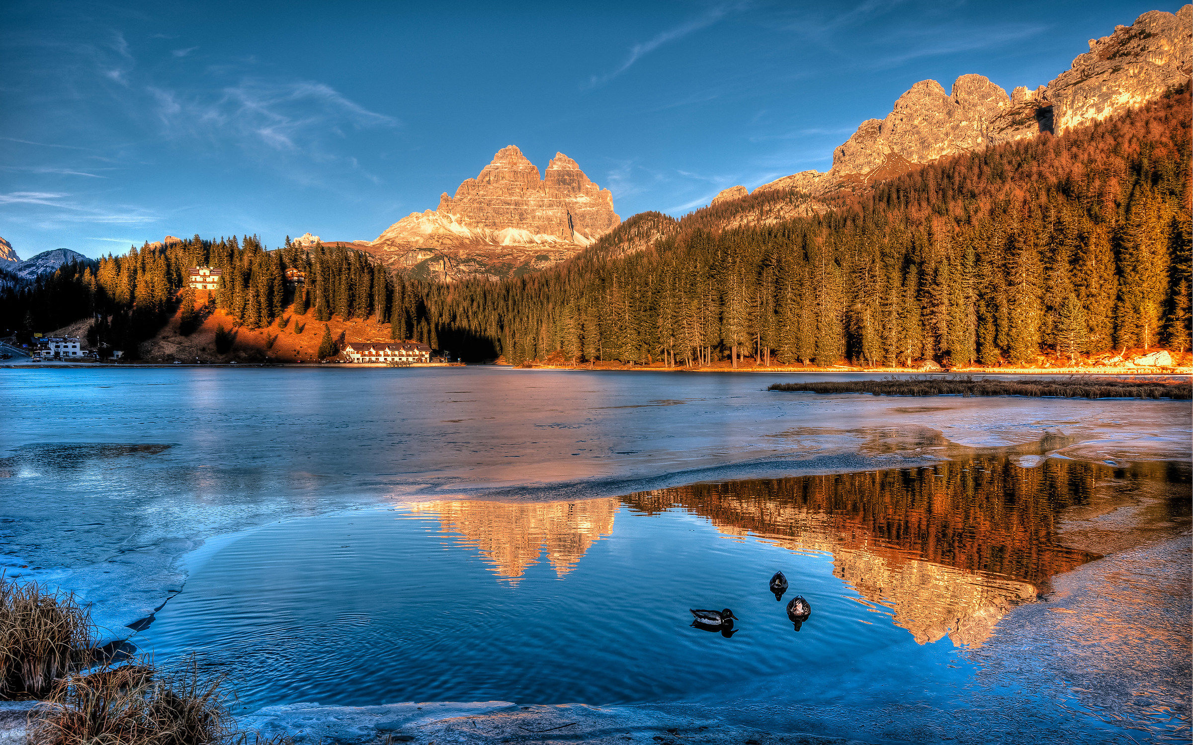 Una luce fantastica al Lago di Misurina,ghiacciato...