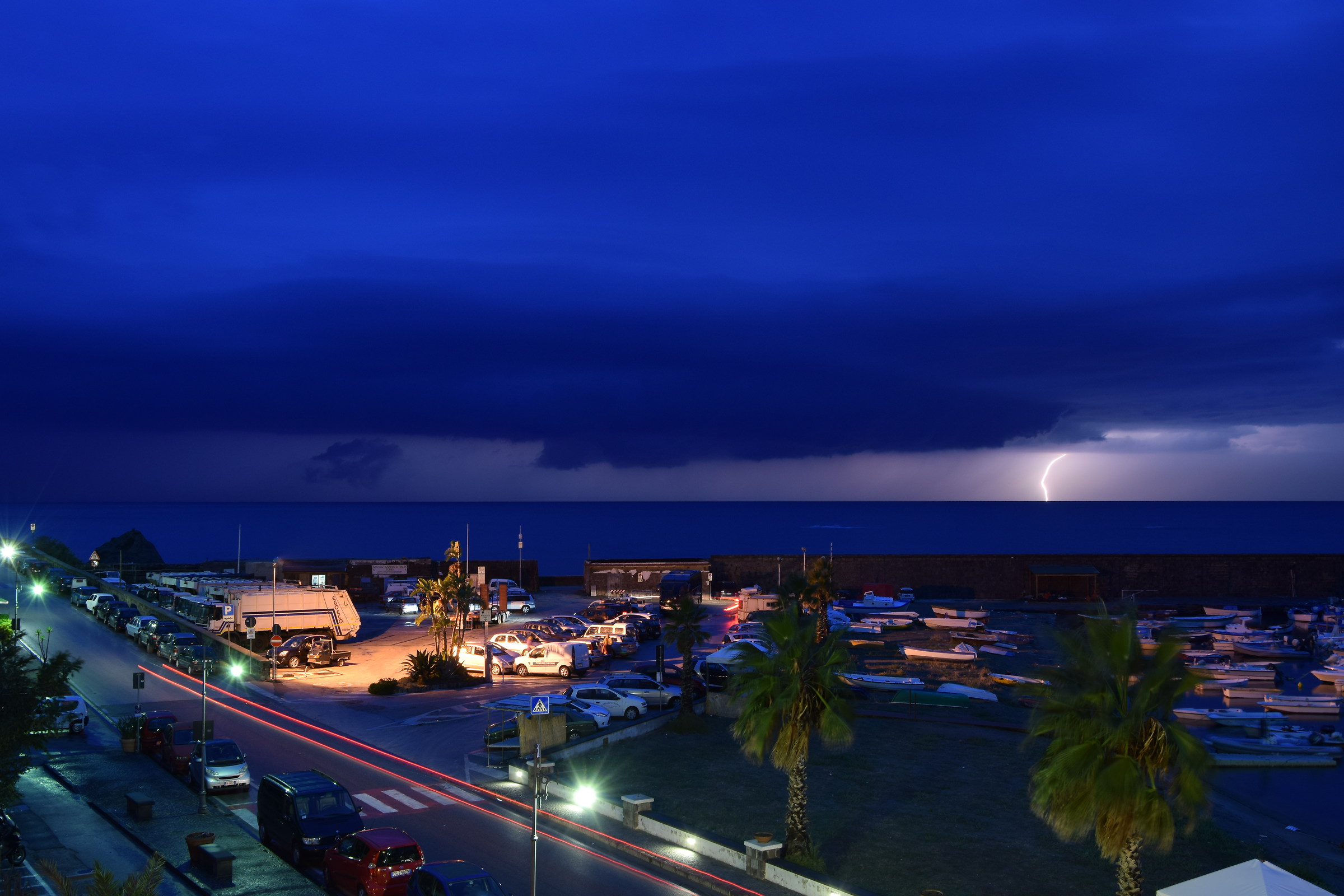 Lightning on the horizon, Forio