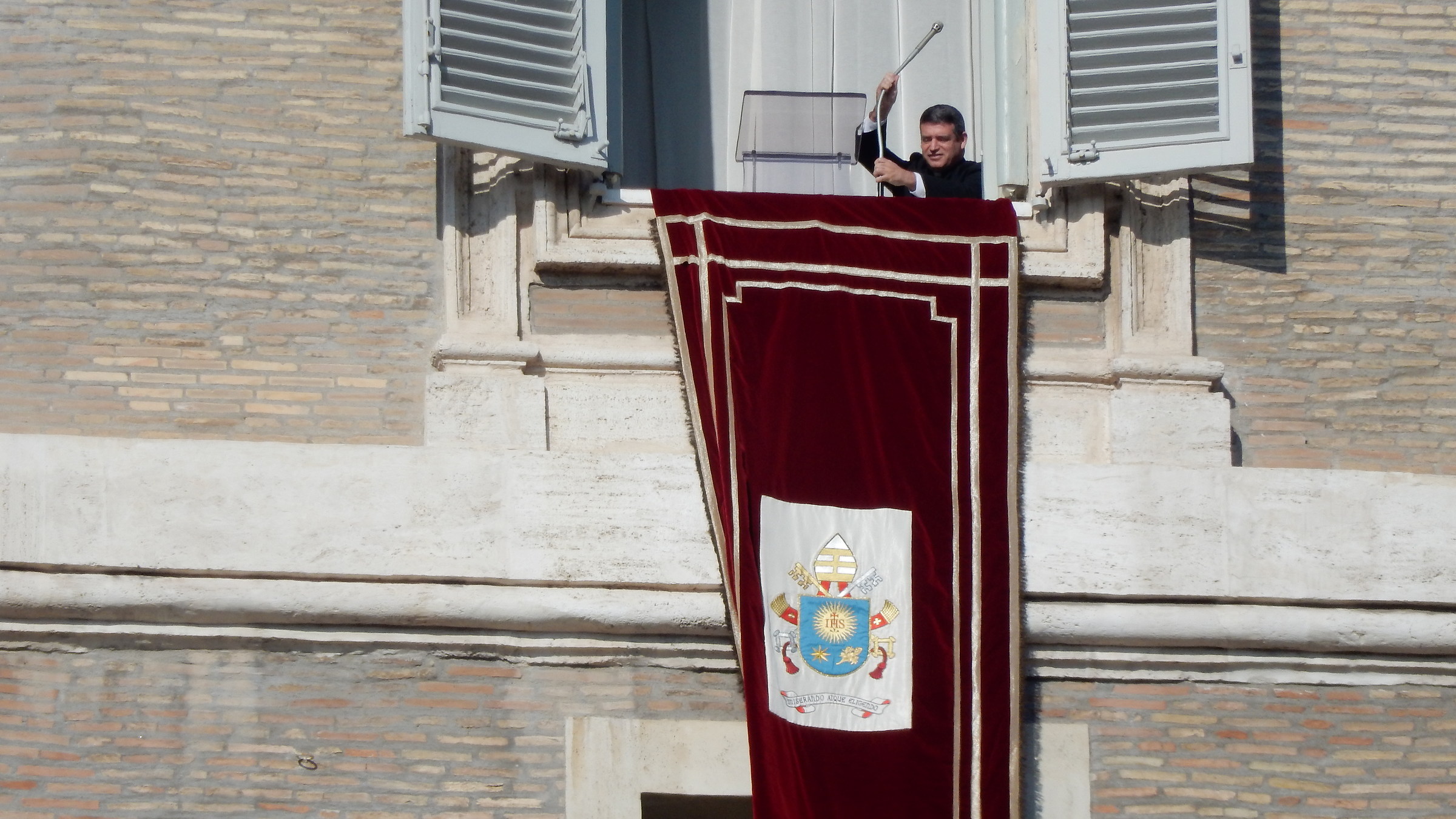 We arrange the microphone