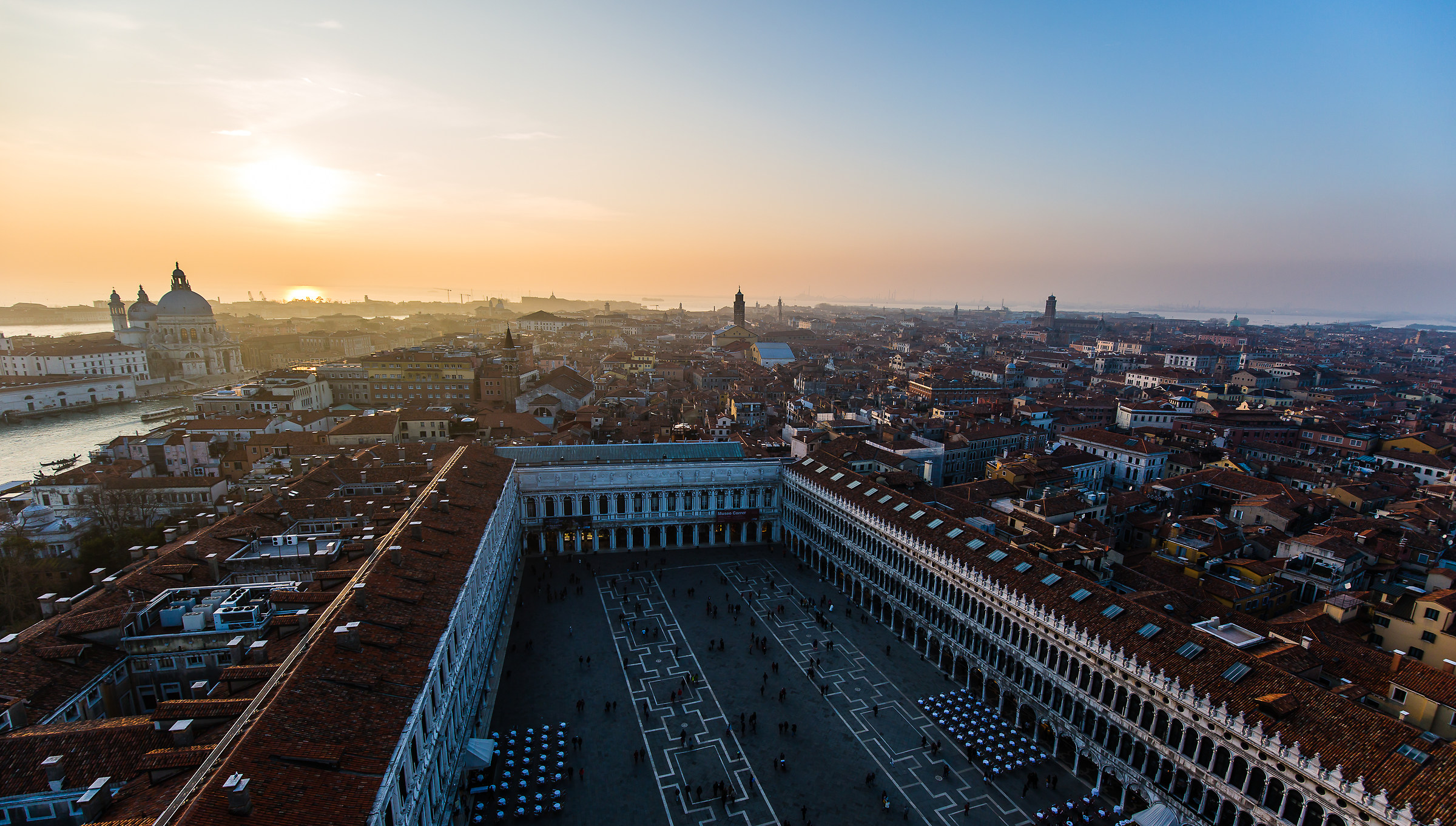 Volando sulla città