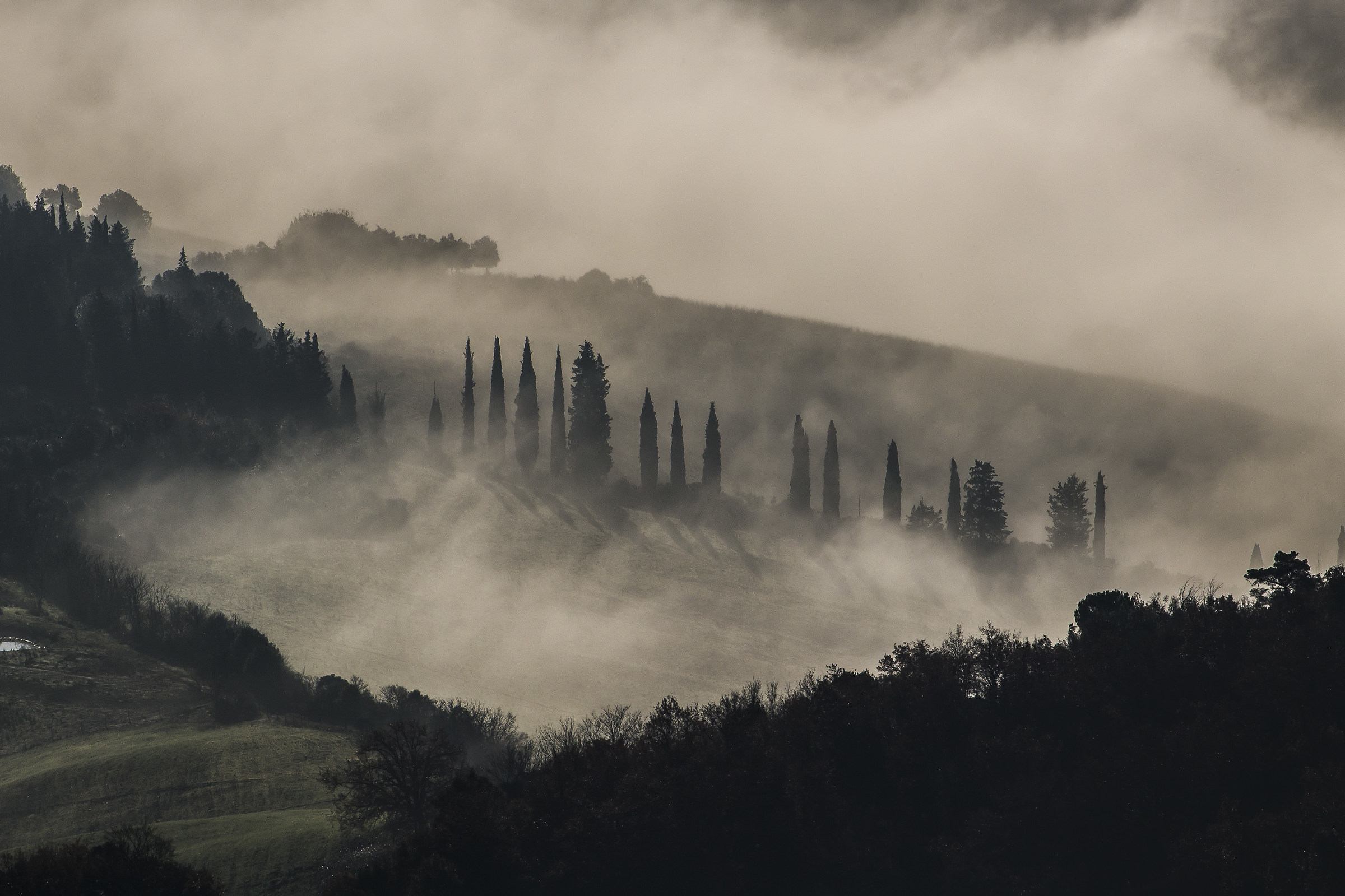 Vallate attorno a Volterra nel primo mattino