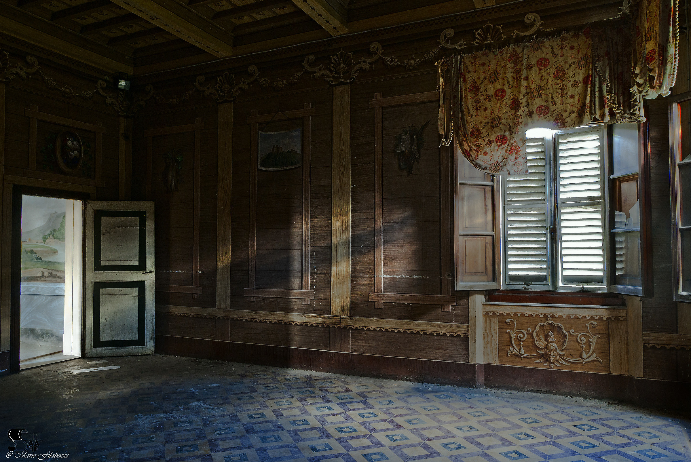 La luce entra e se ne va