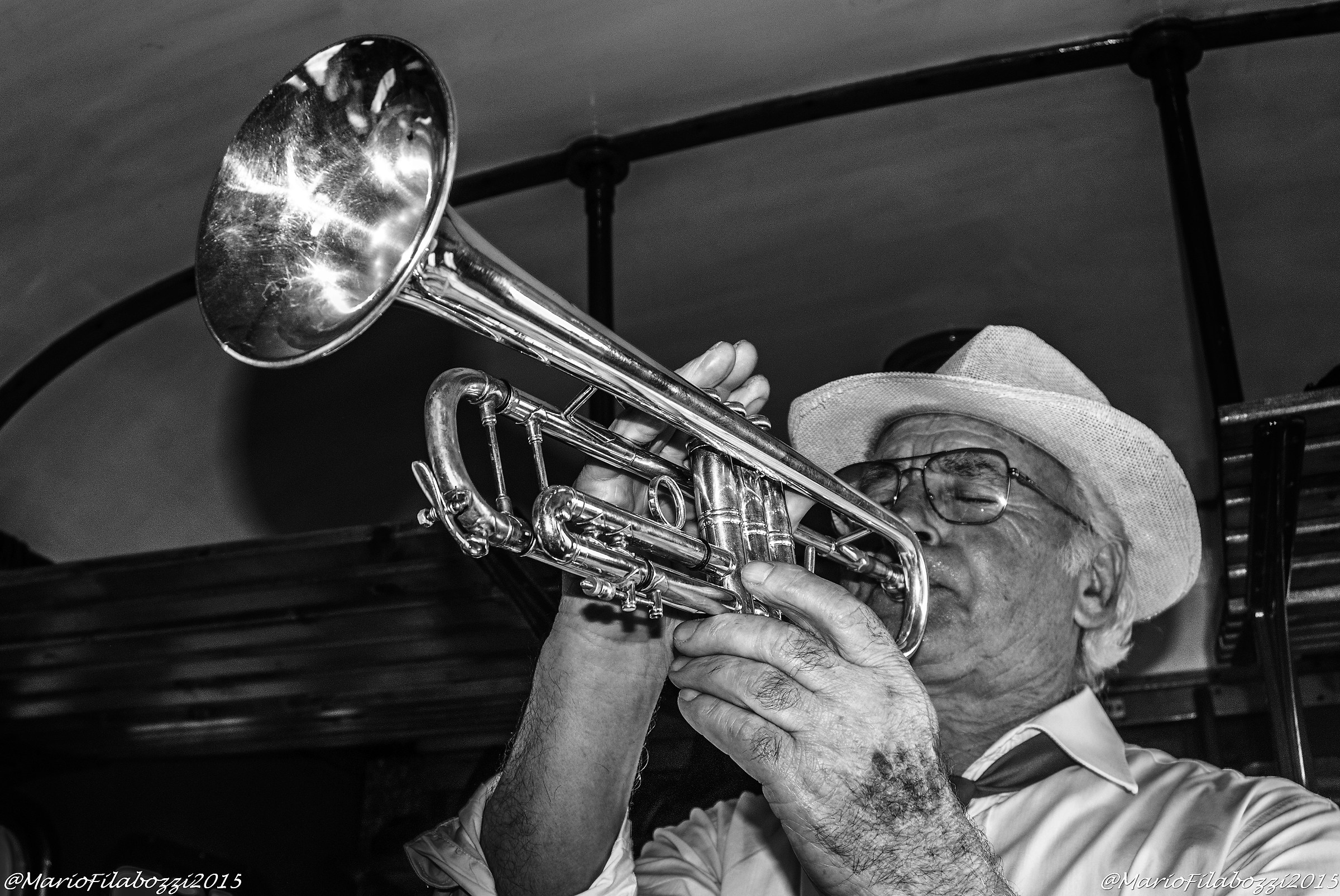 Note in scala di grigi