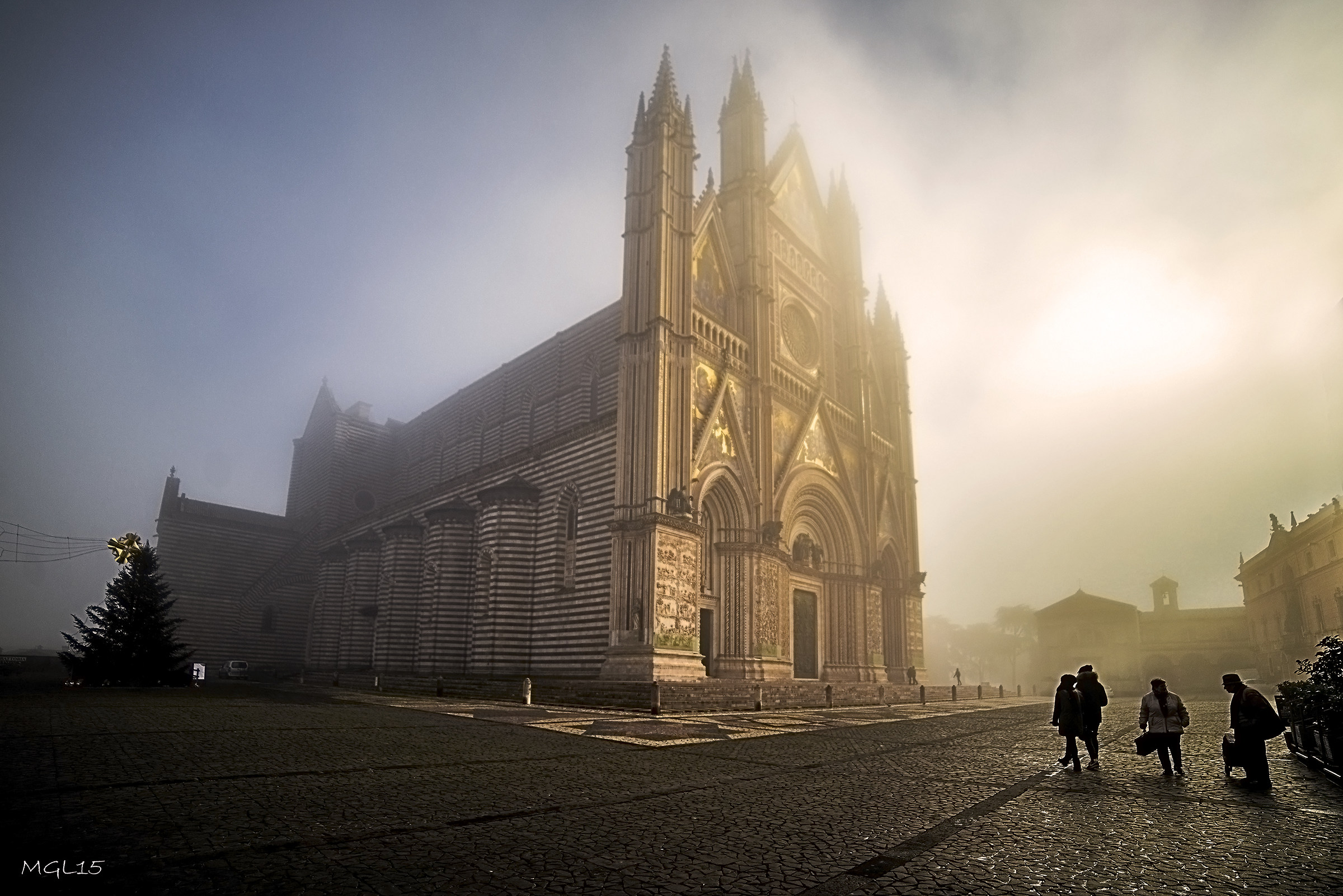 Il Duomo tra nebbia e sole
