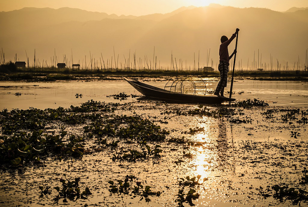 Sunrise on Inle Lake (Myanmar)