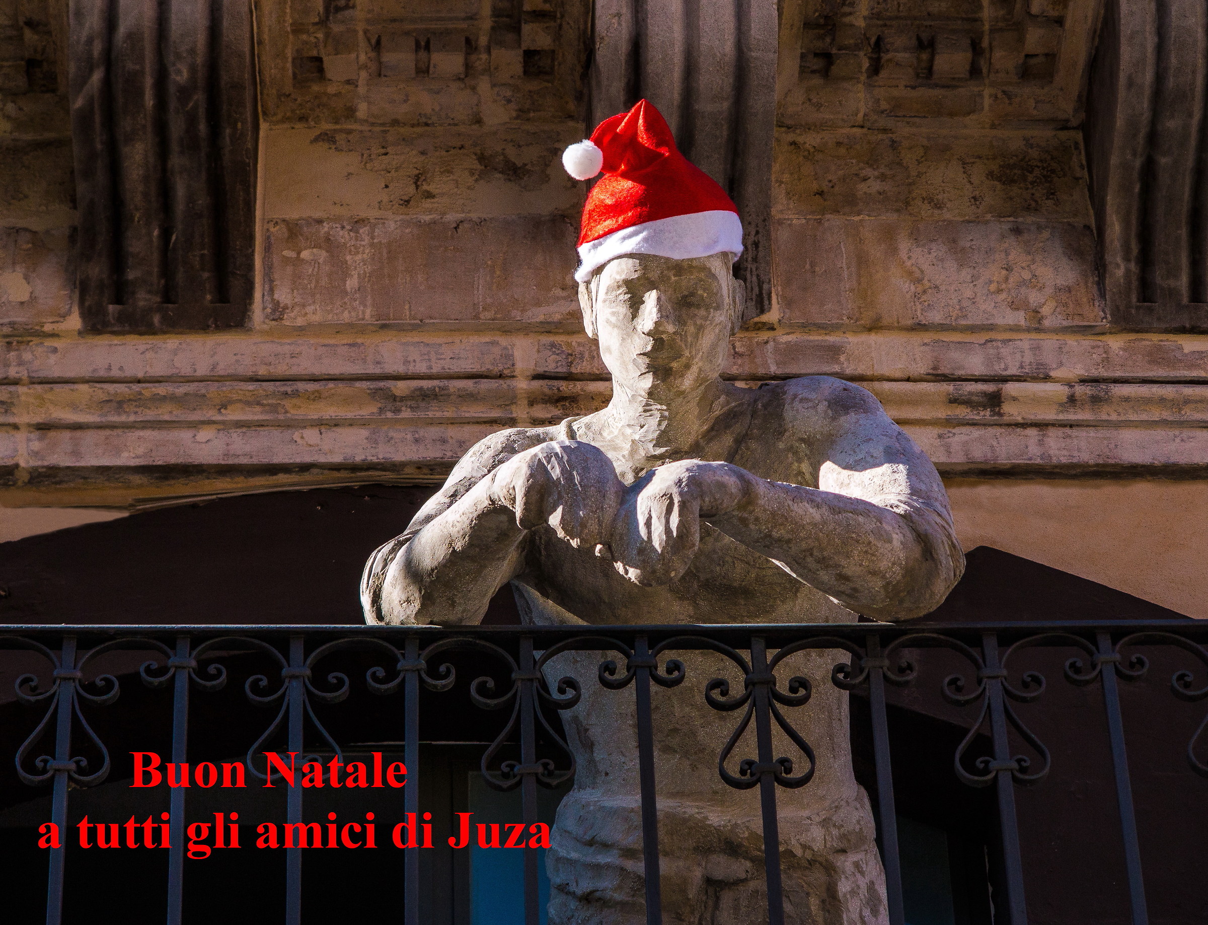 Even the statues celebrating Christmas ....