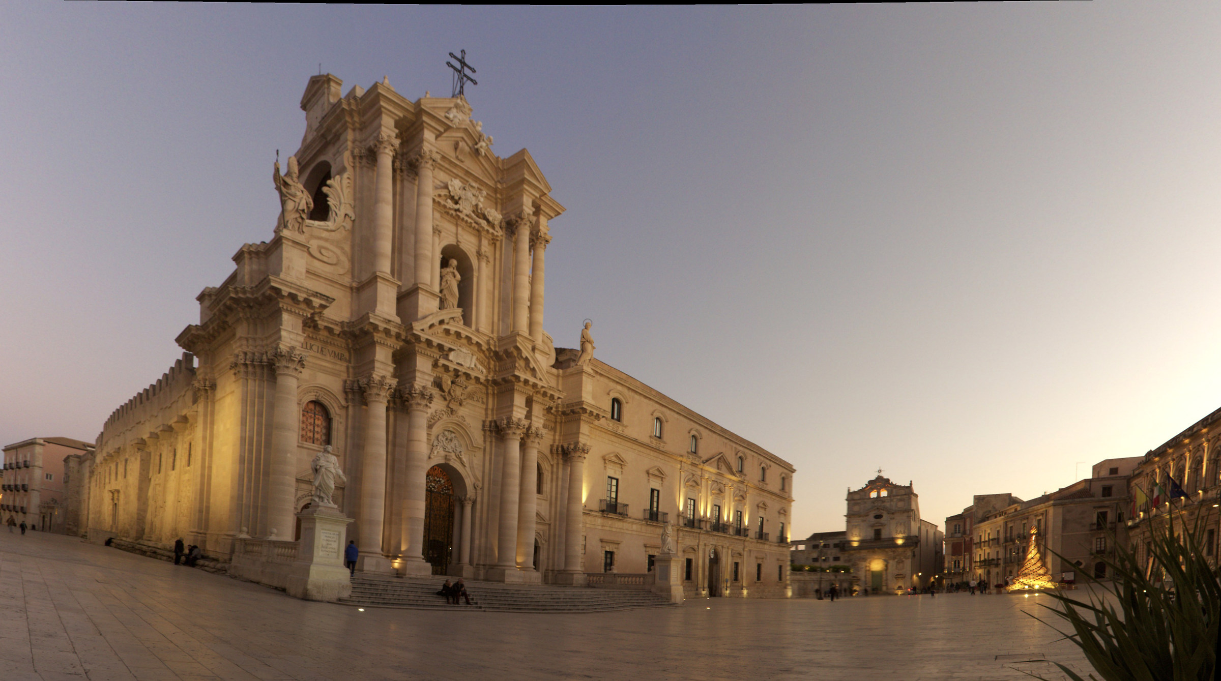 Piazza Duomo Syracuse (fusion of 10 shots)