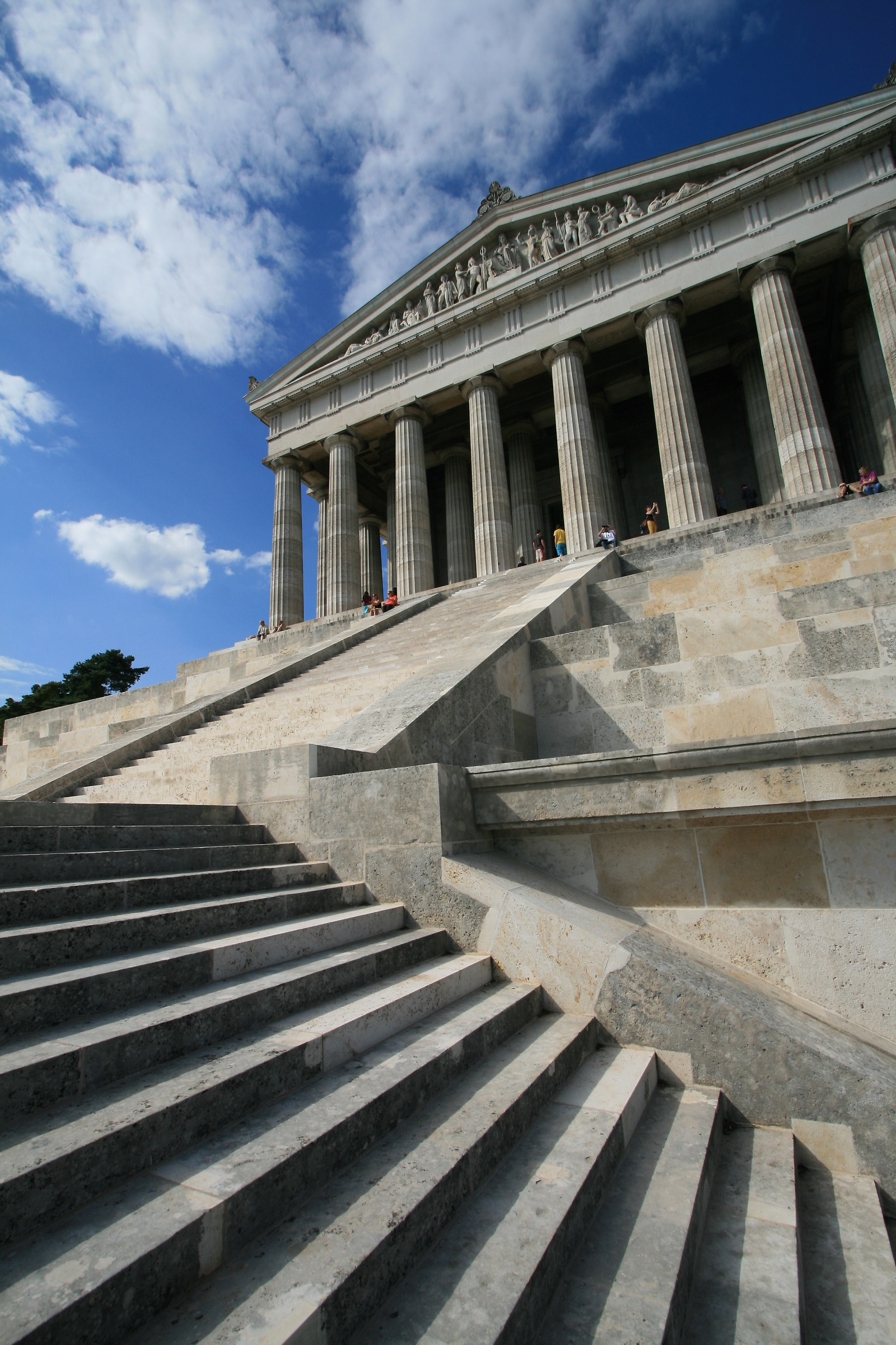 Walhalla - Vista delle scale e della facciata