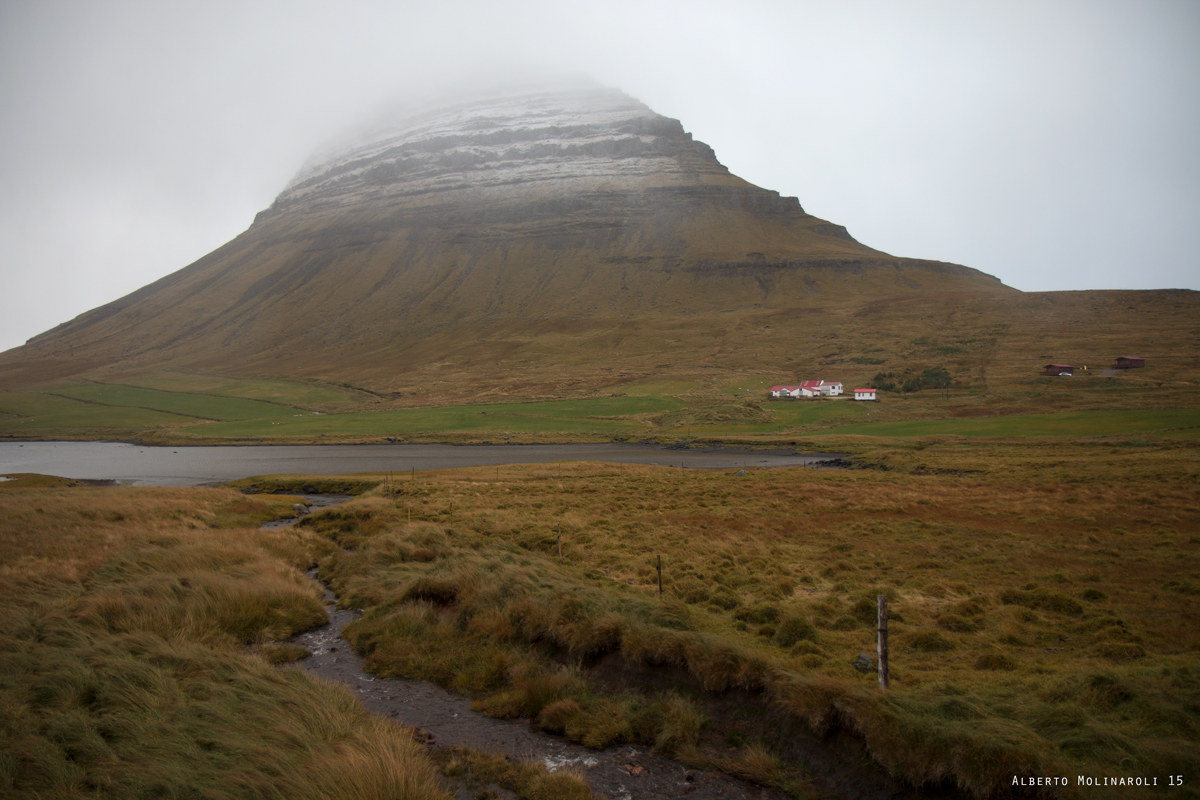 kirkjufell sotto la pioggia