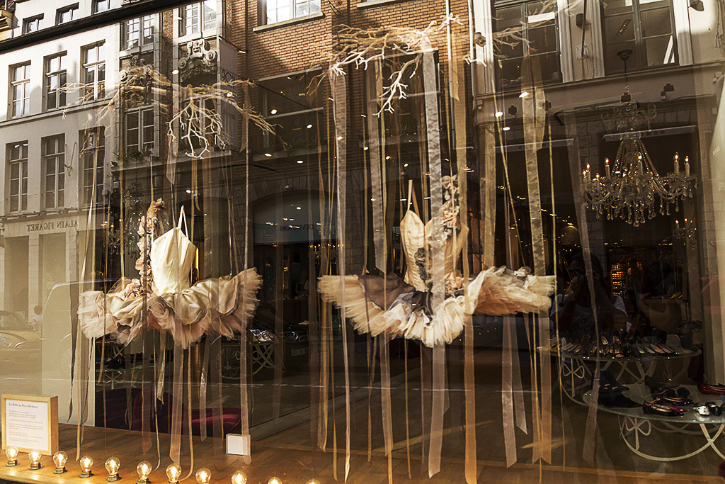 Showcases & reflections in Lille