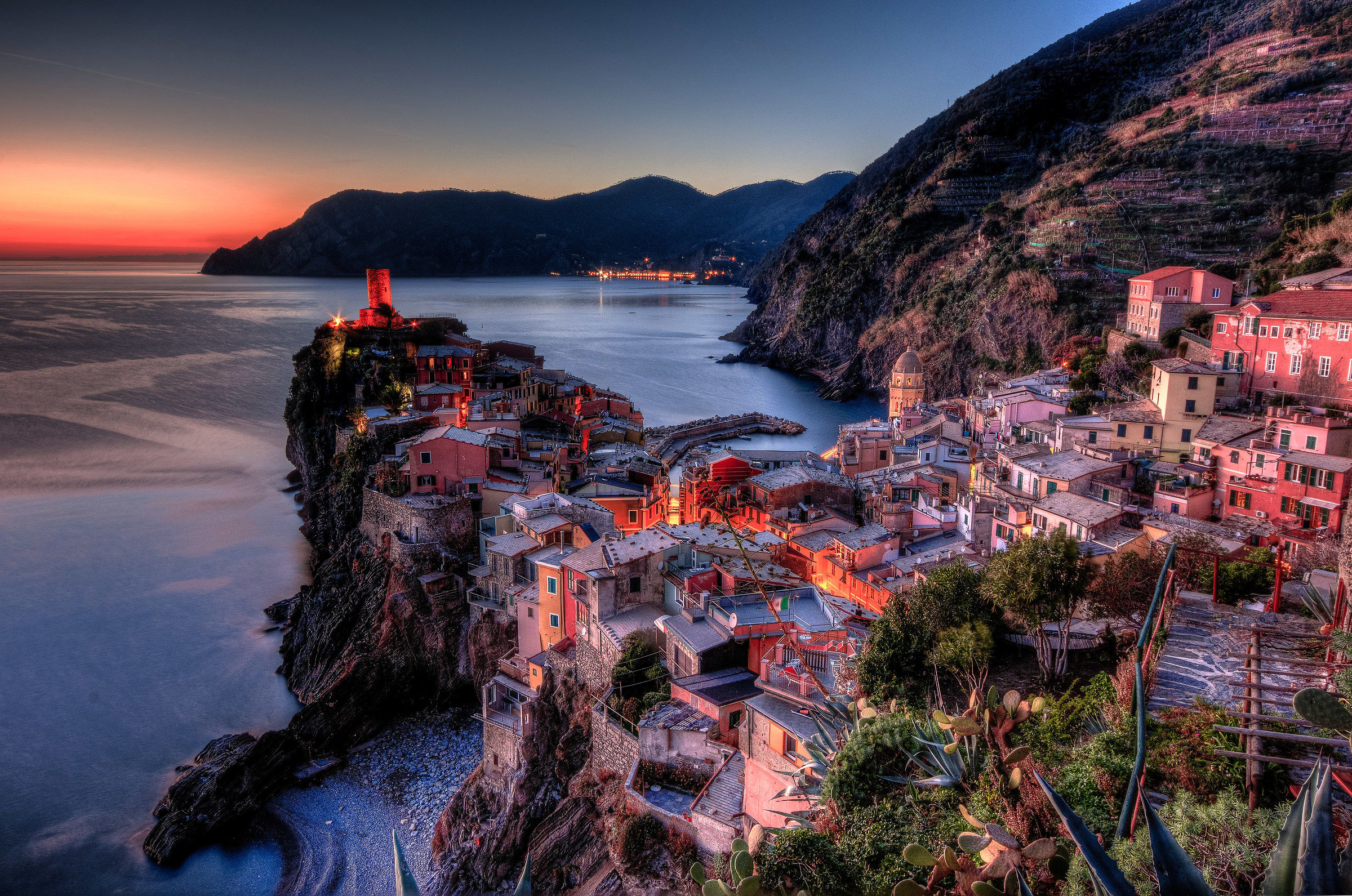 Vernazza, that charm after sunset ...