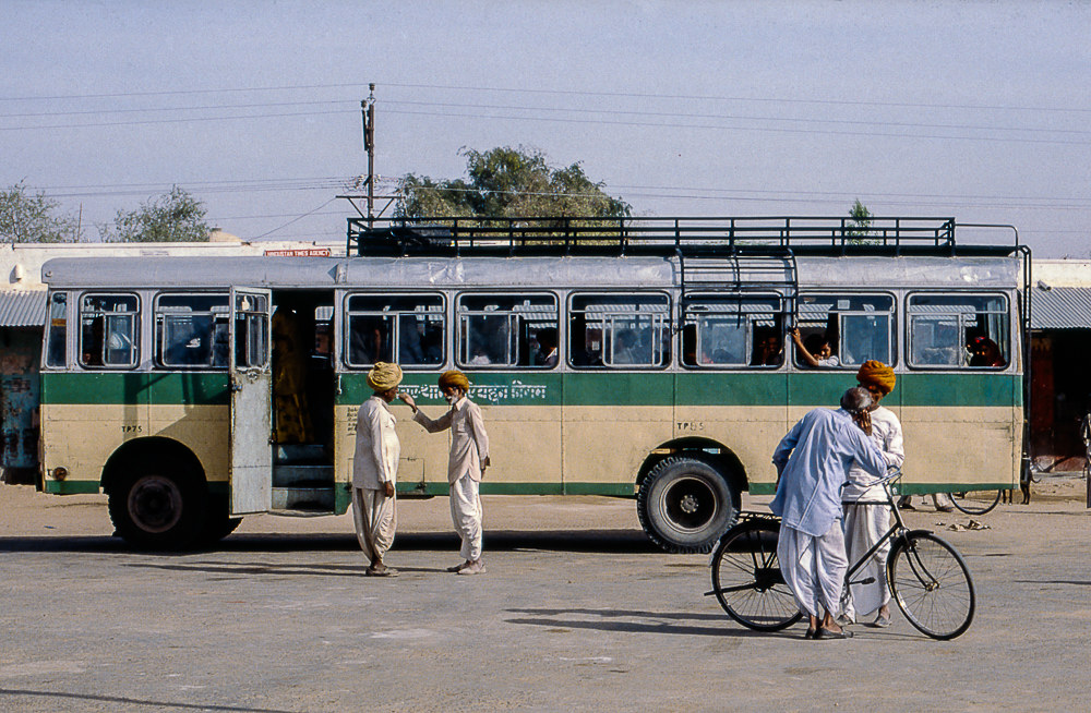 Bus stop Deshnok