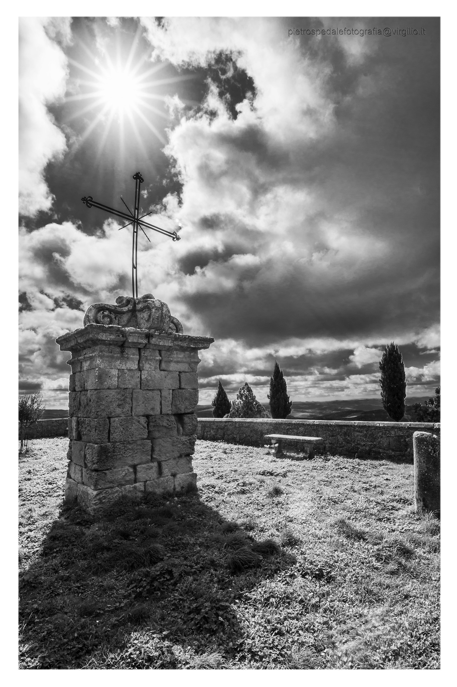 Cippo indicante il centro geografico della Sicilia-Enna