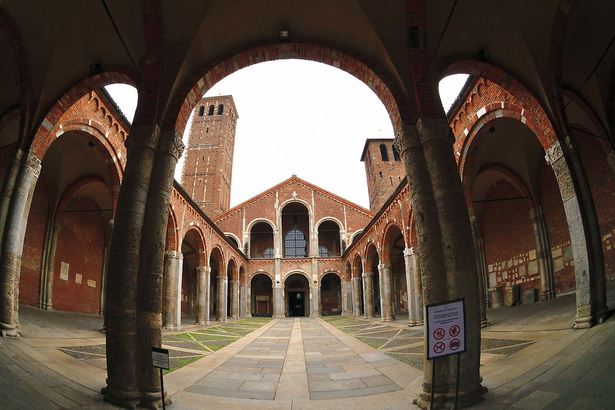 Sant'Ambrogio - ingresso