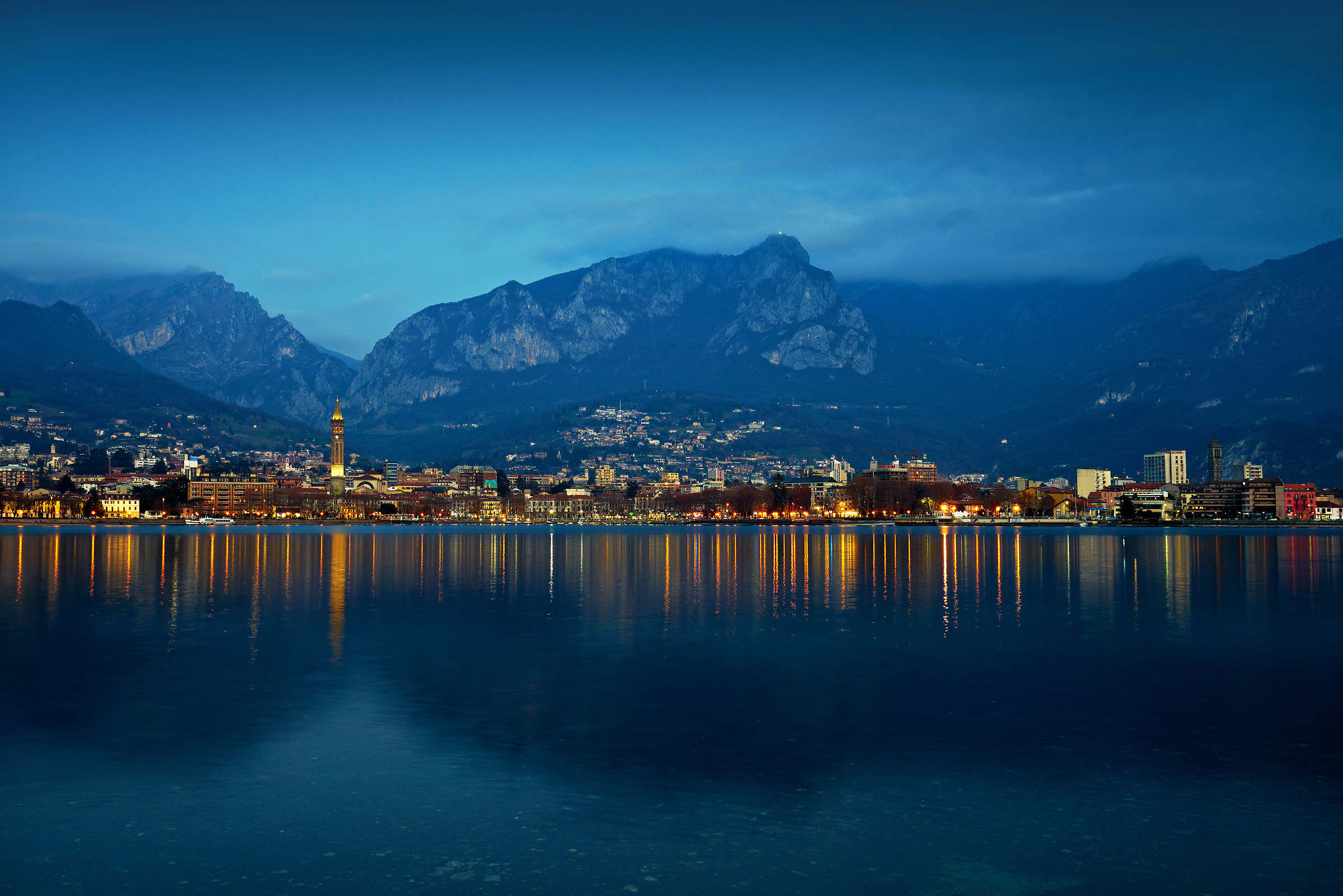 ora blu a Lecco