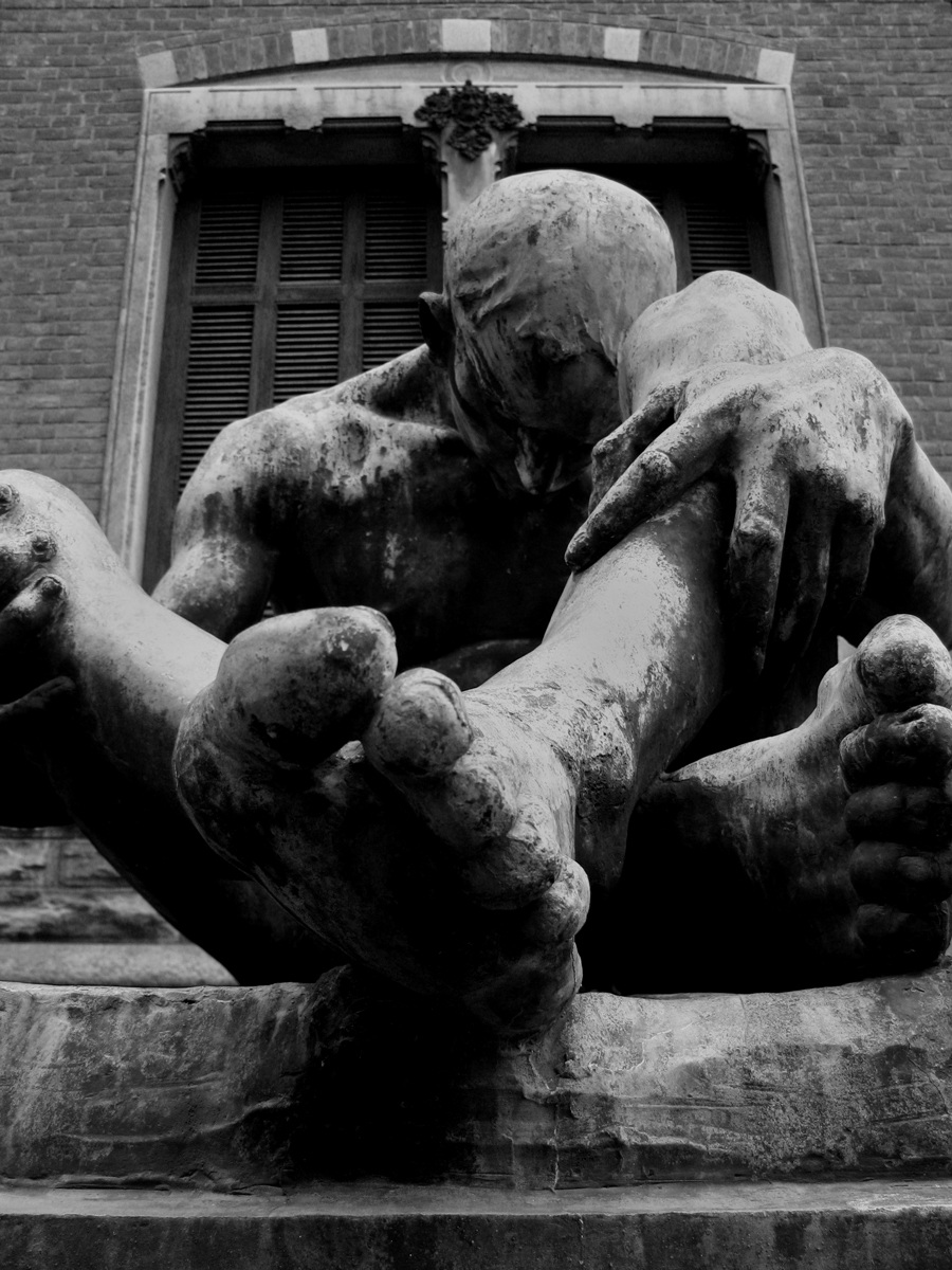 statua villa tosi, busto arsizio lombardia