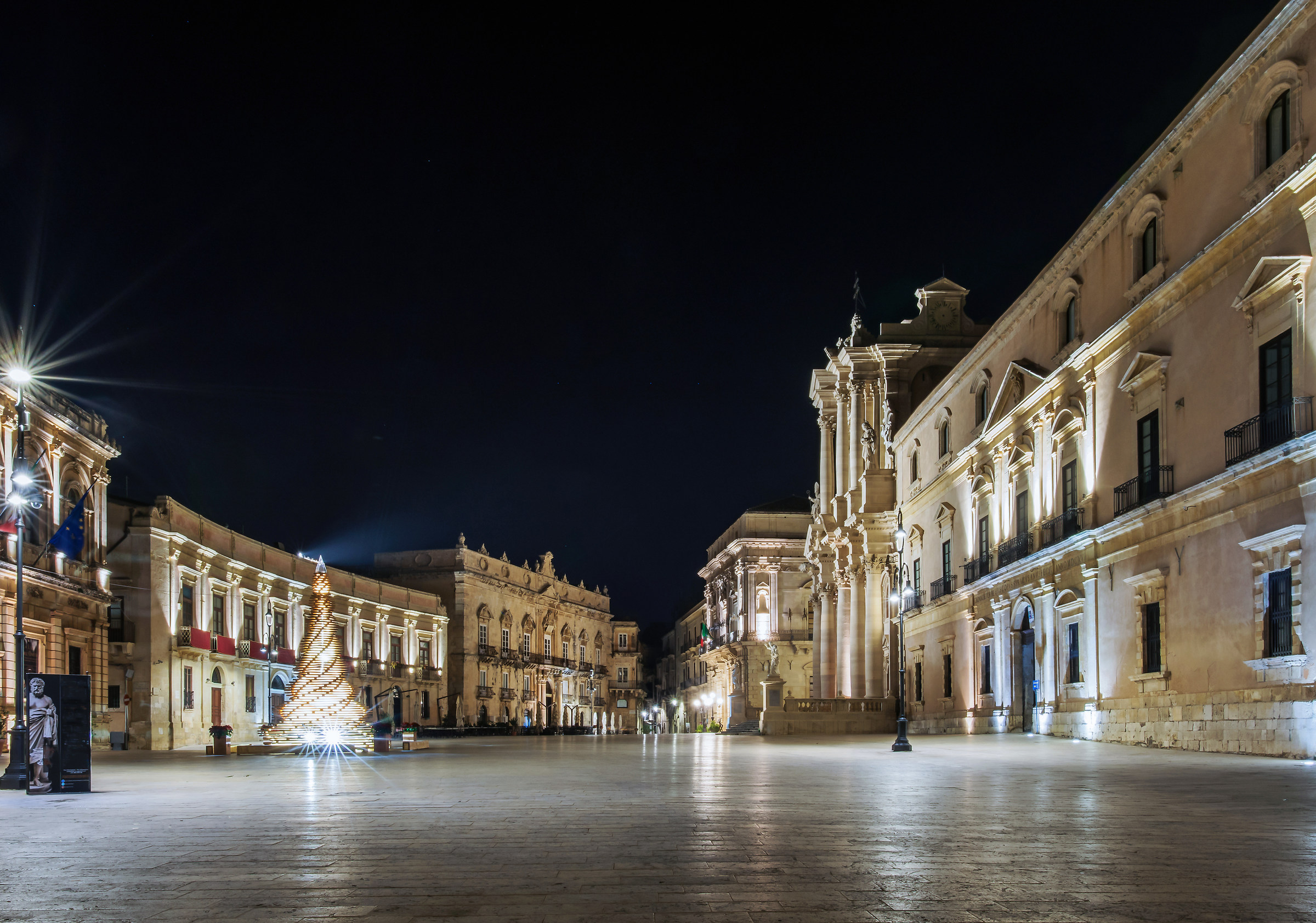 Ortigia, piazza Duomo di notte