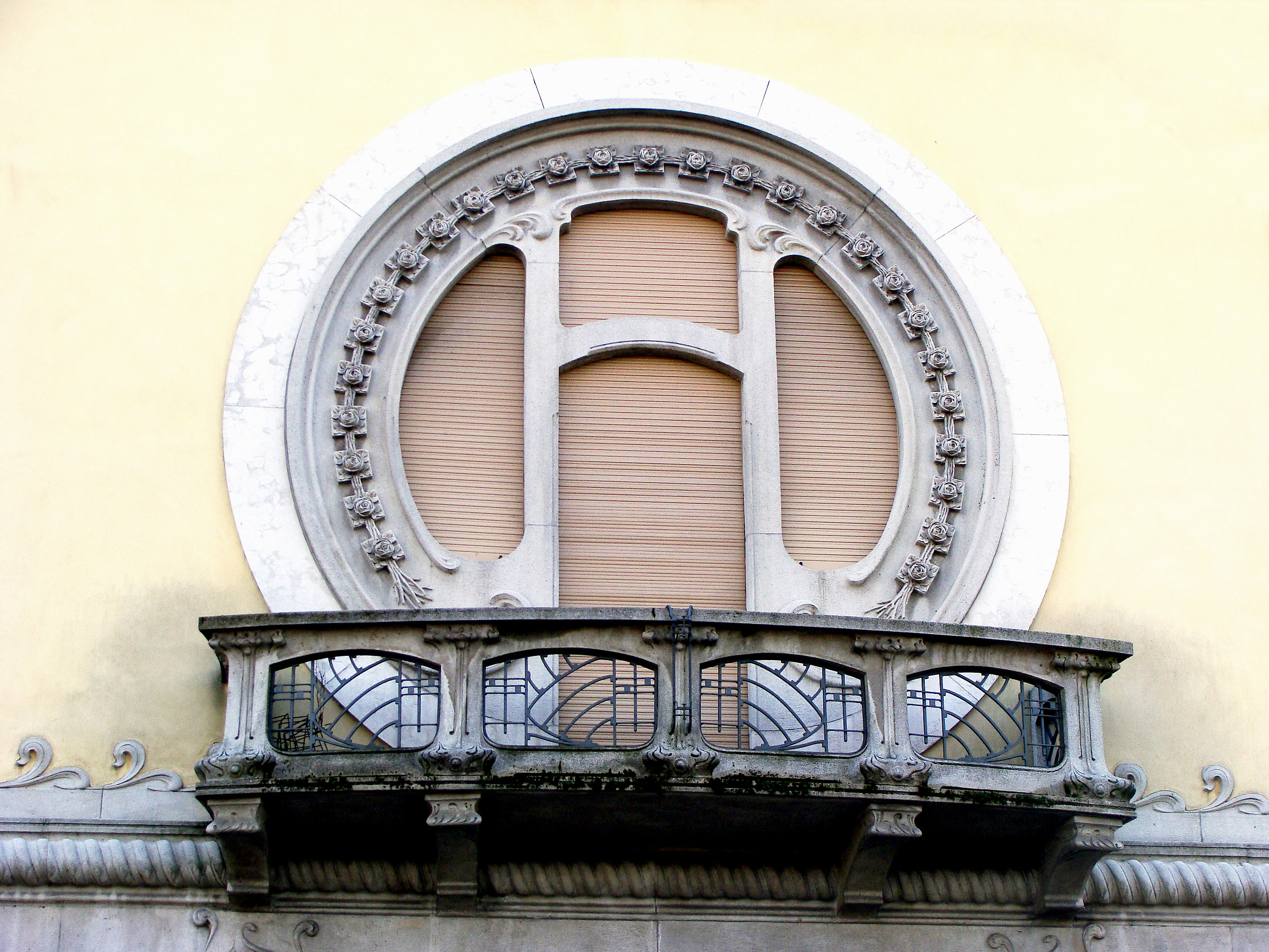 The simplicity of a balcony