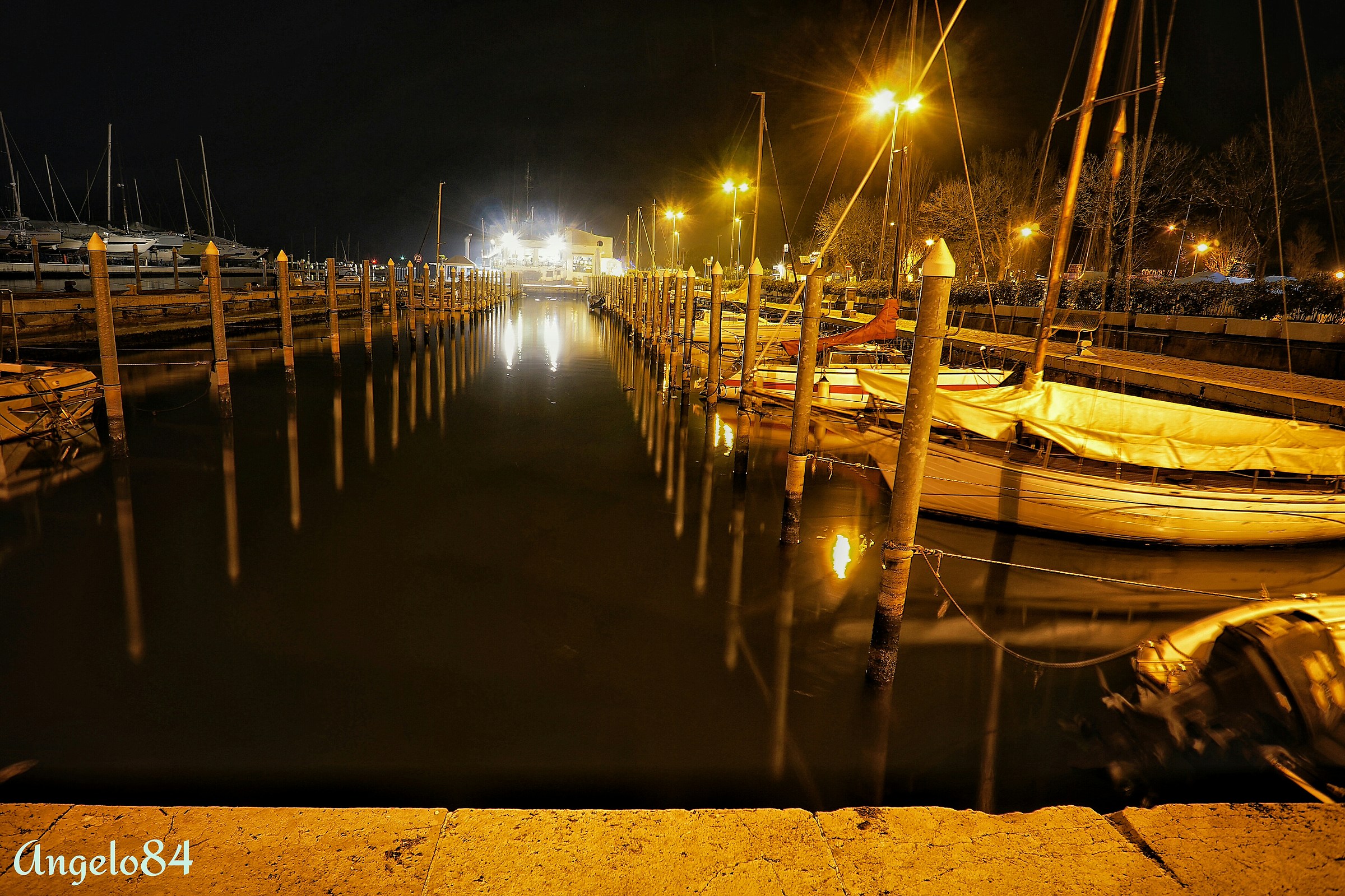 parcheggiare negli spazi..