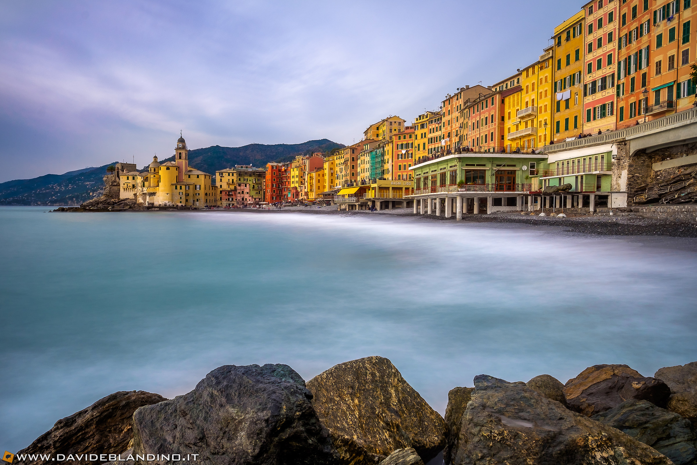 Tutti con in mano birra e Camogli...