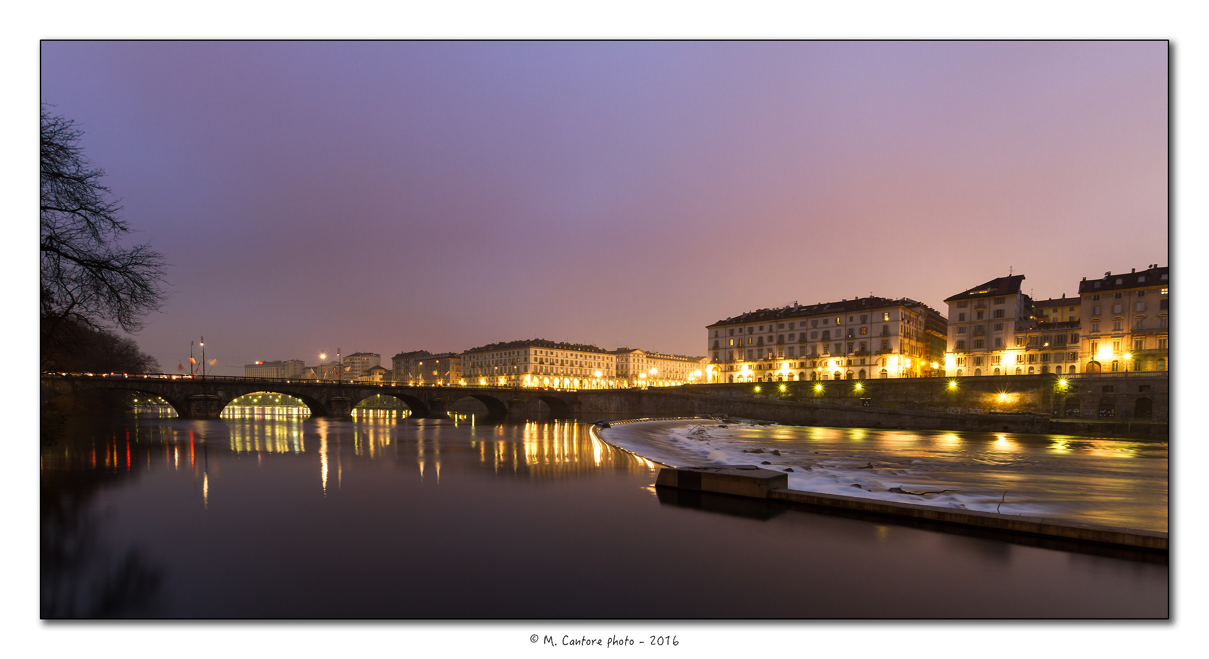 Torino all'Ora Blu lungo il Po