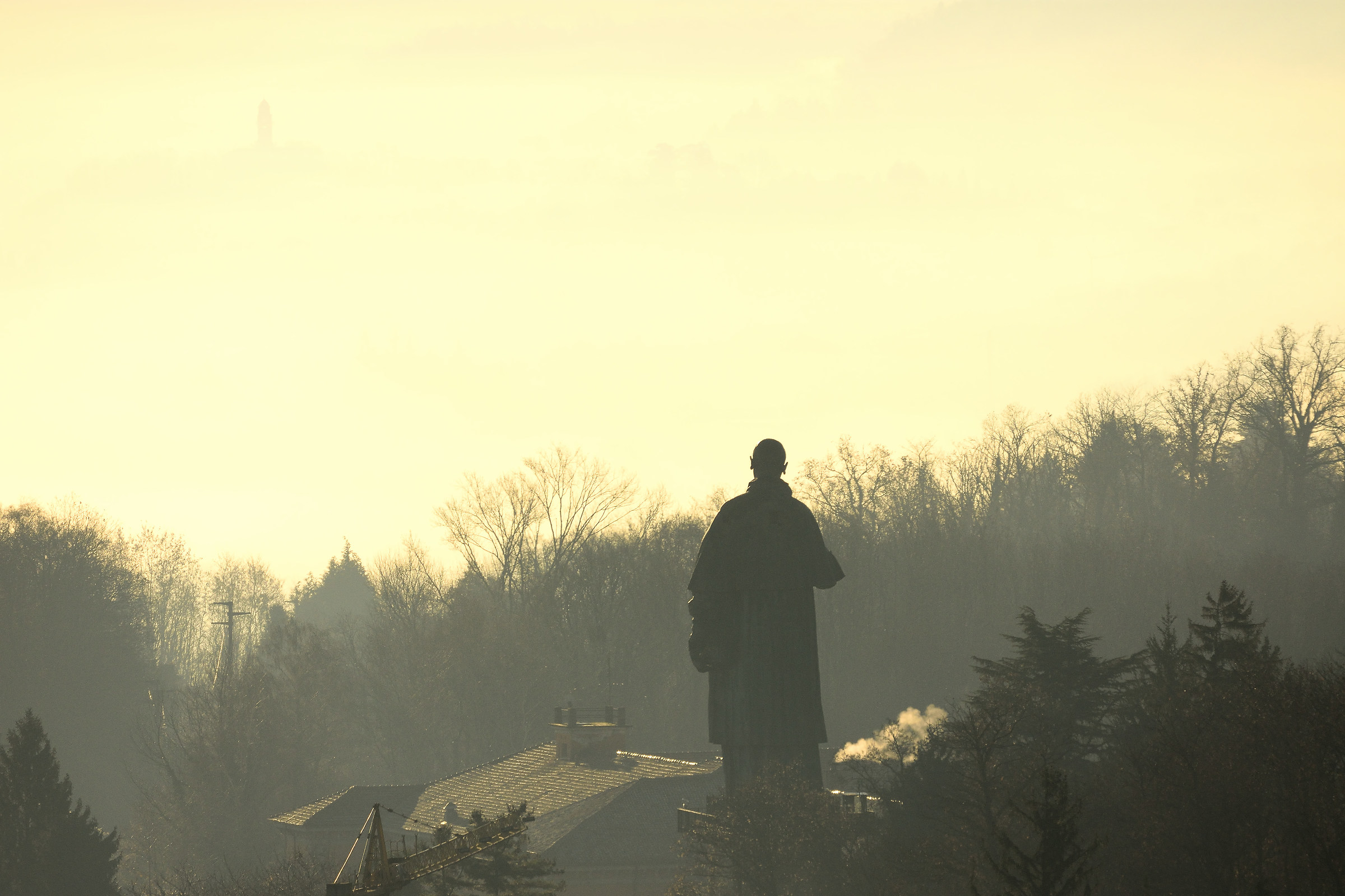 the statue of San Carlo protects the city 'of Arona