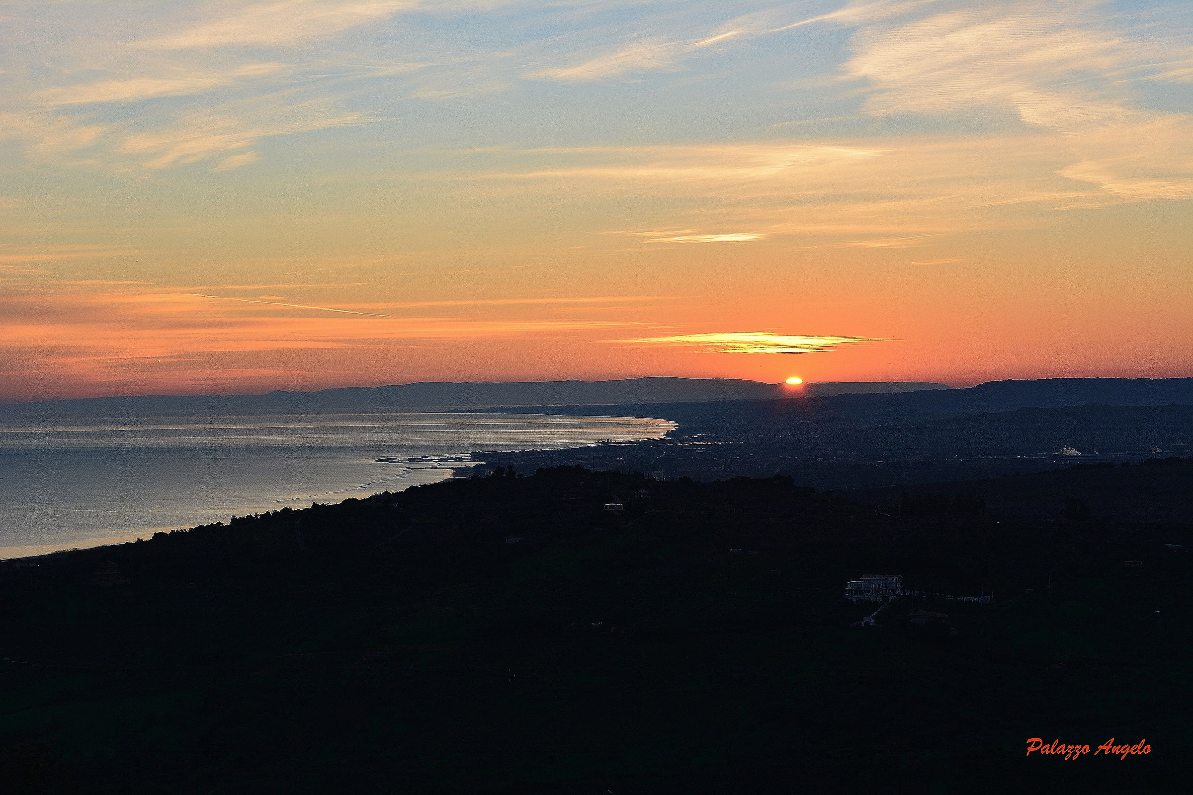 Alba da Vasto città. Abruzzo-Molise-Puglia