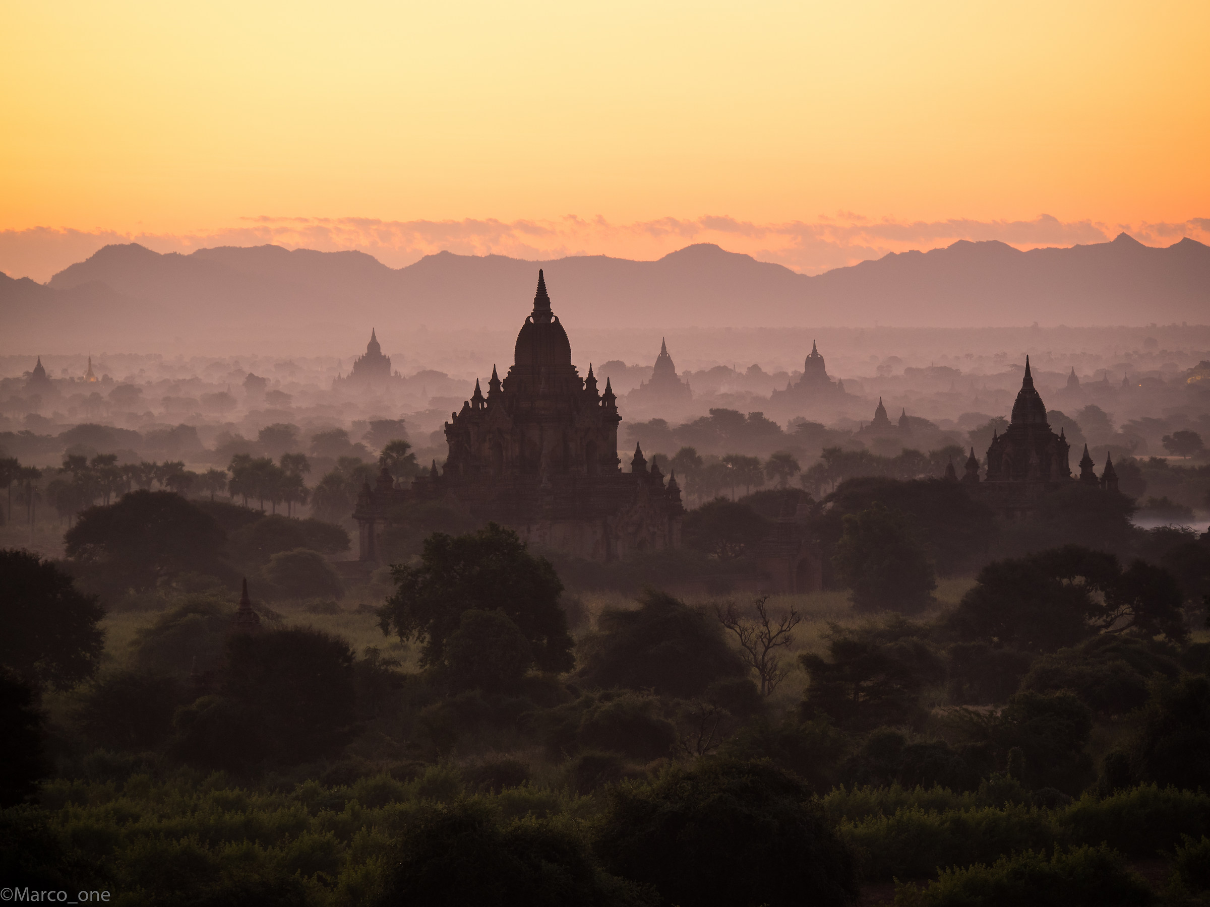 Magic dawn. Bagan