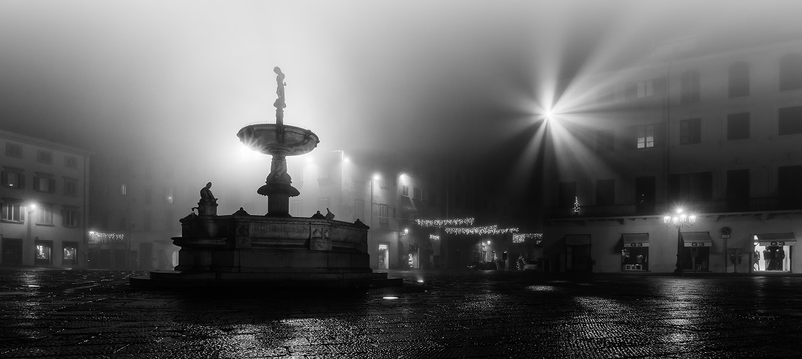 The fountain in Piazza del Duomo