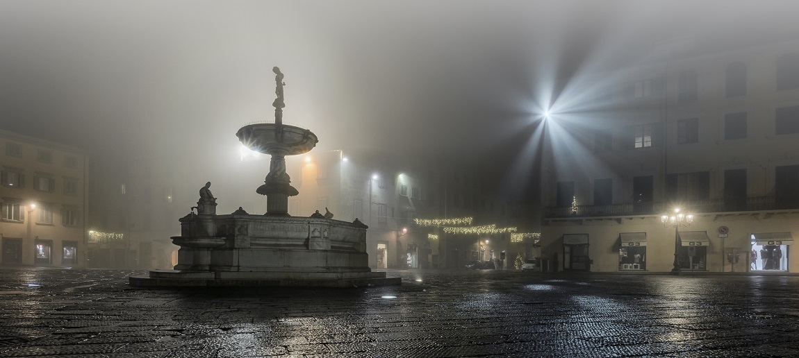 The fountain in Piazza del Duomo