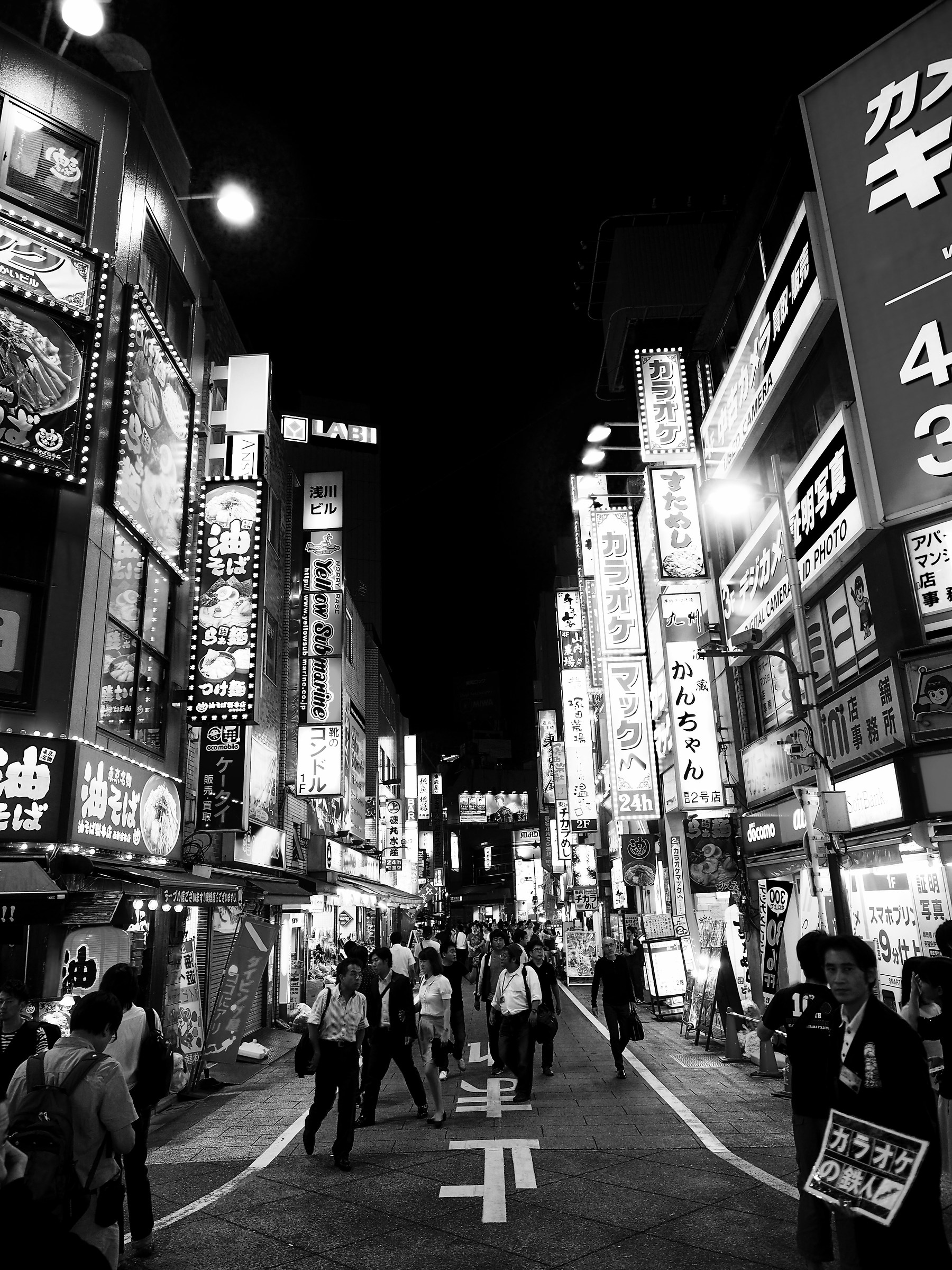 Osaka in bw
