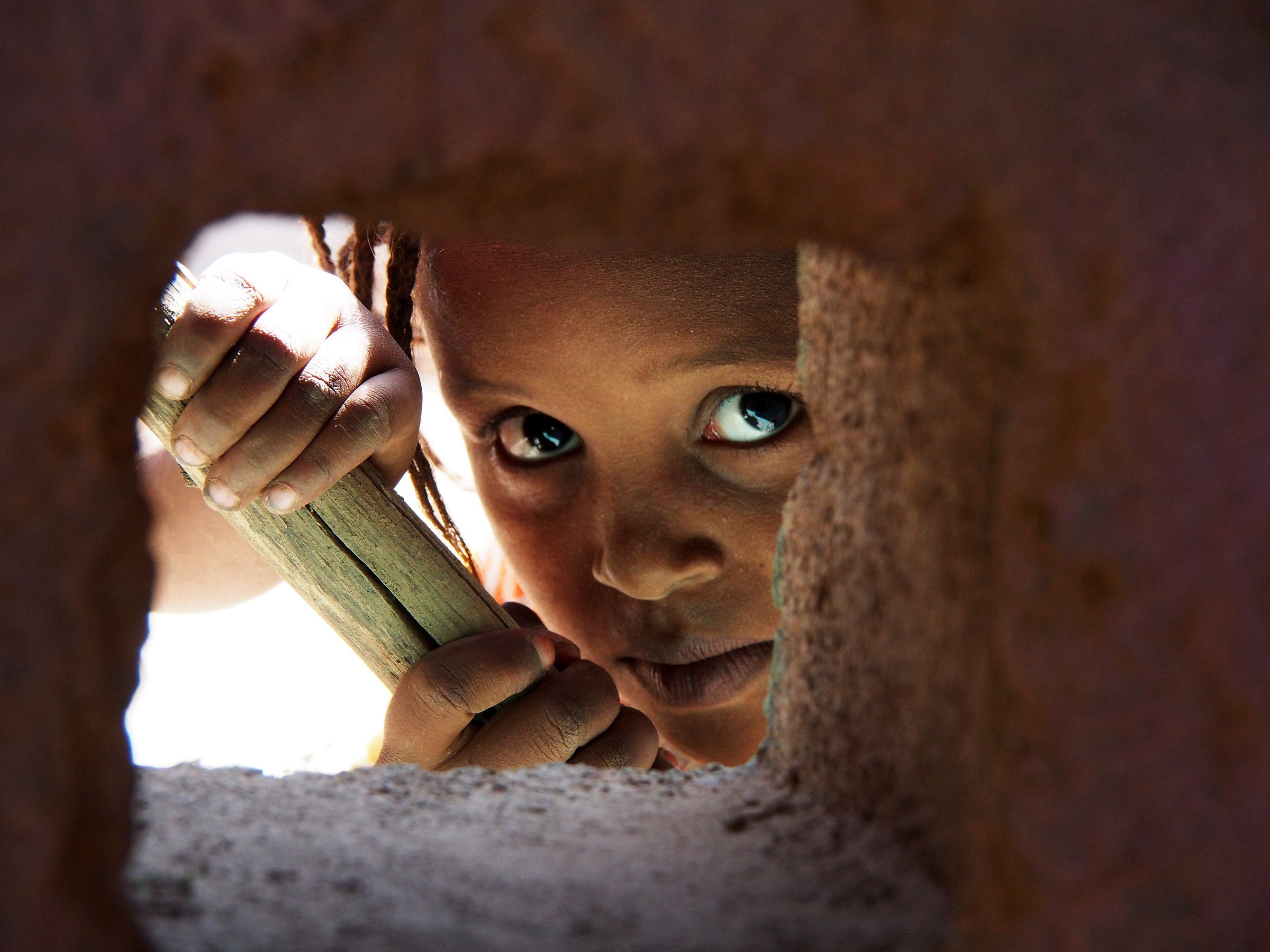 child afar .... towards the Danakil - Ethiopia