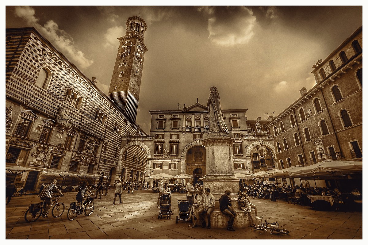 Piazza dei Signori  un po' retrò..