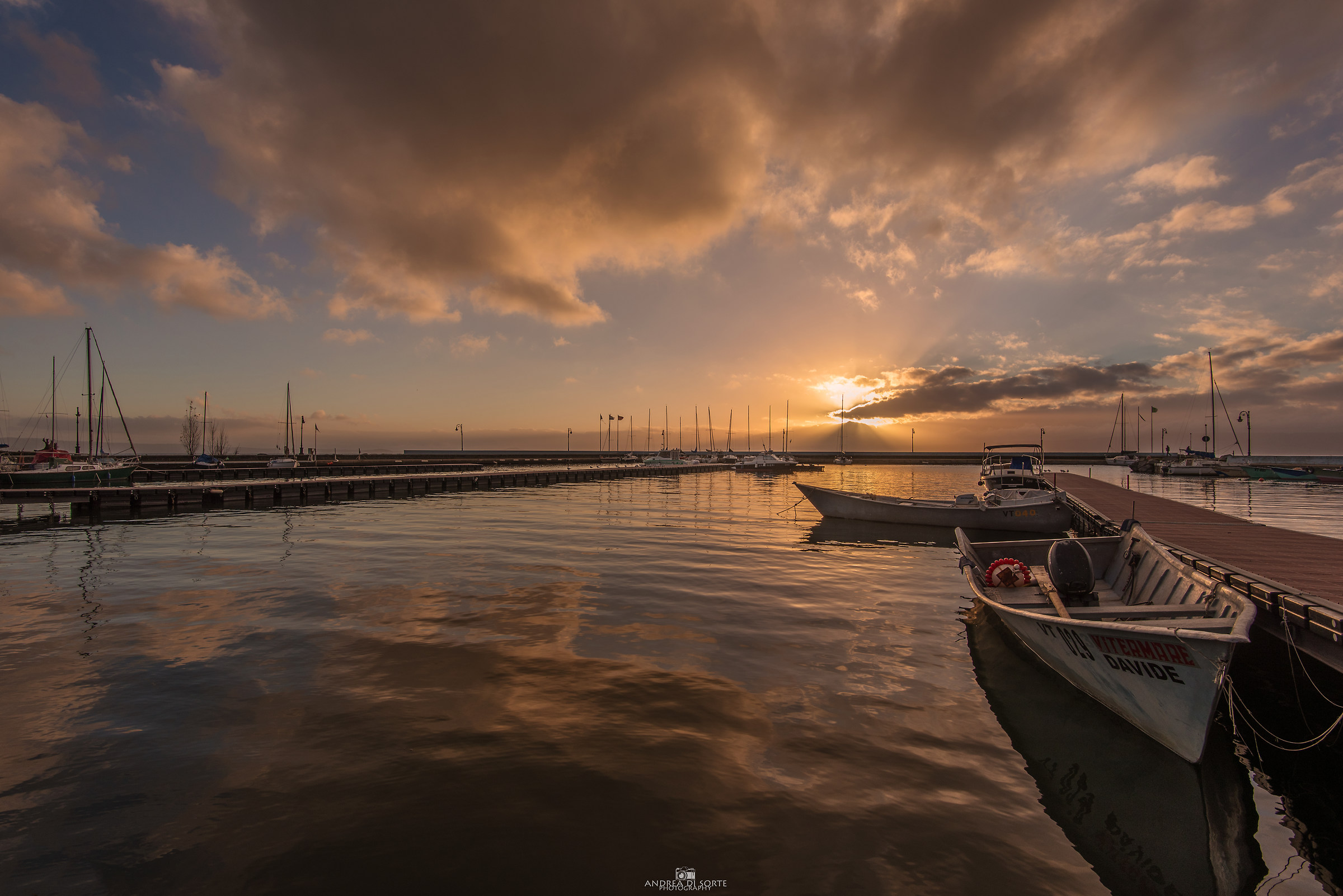 Tramonto sul porto di Bolsena