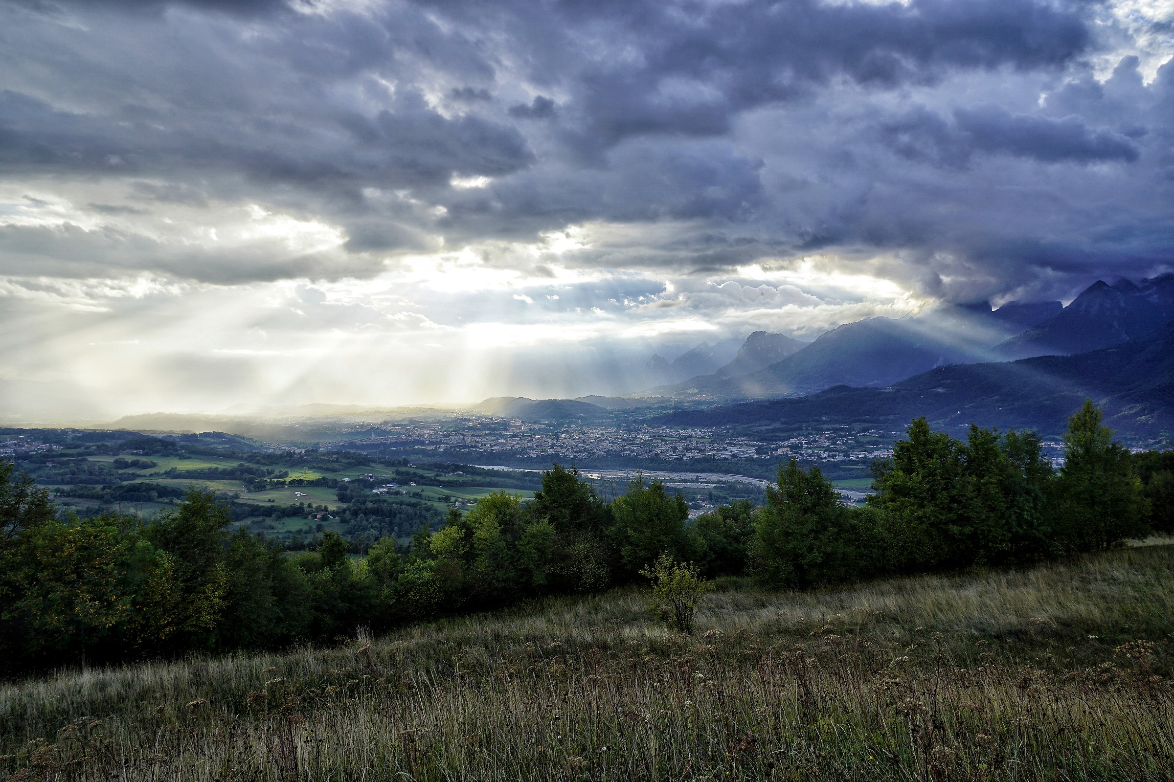Temporale e luce in val Belluna