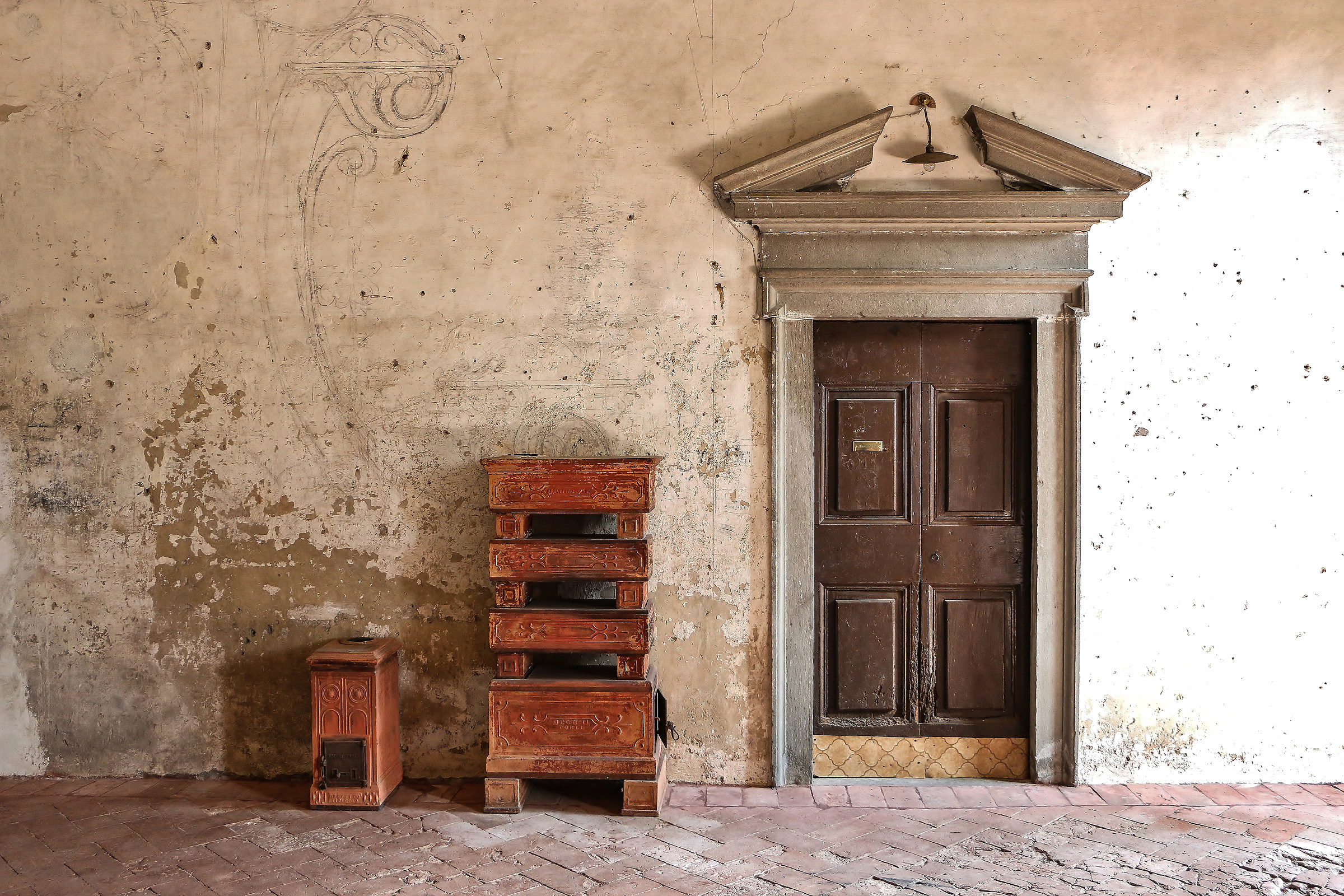 behind the door ... beaches, aramostre and a gunslinger ...