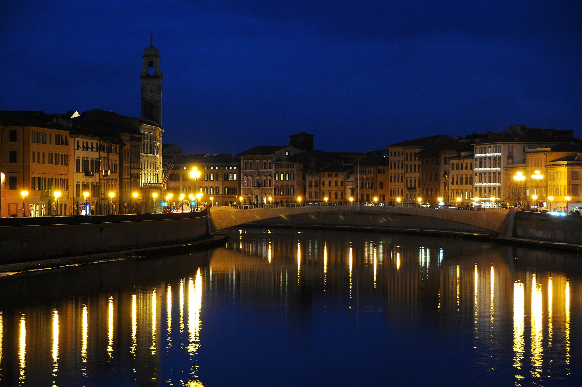 Ponte di Mezzo - Lungarni of Pisa