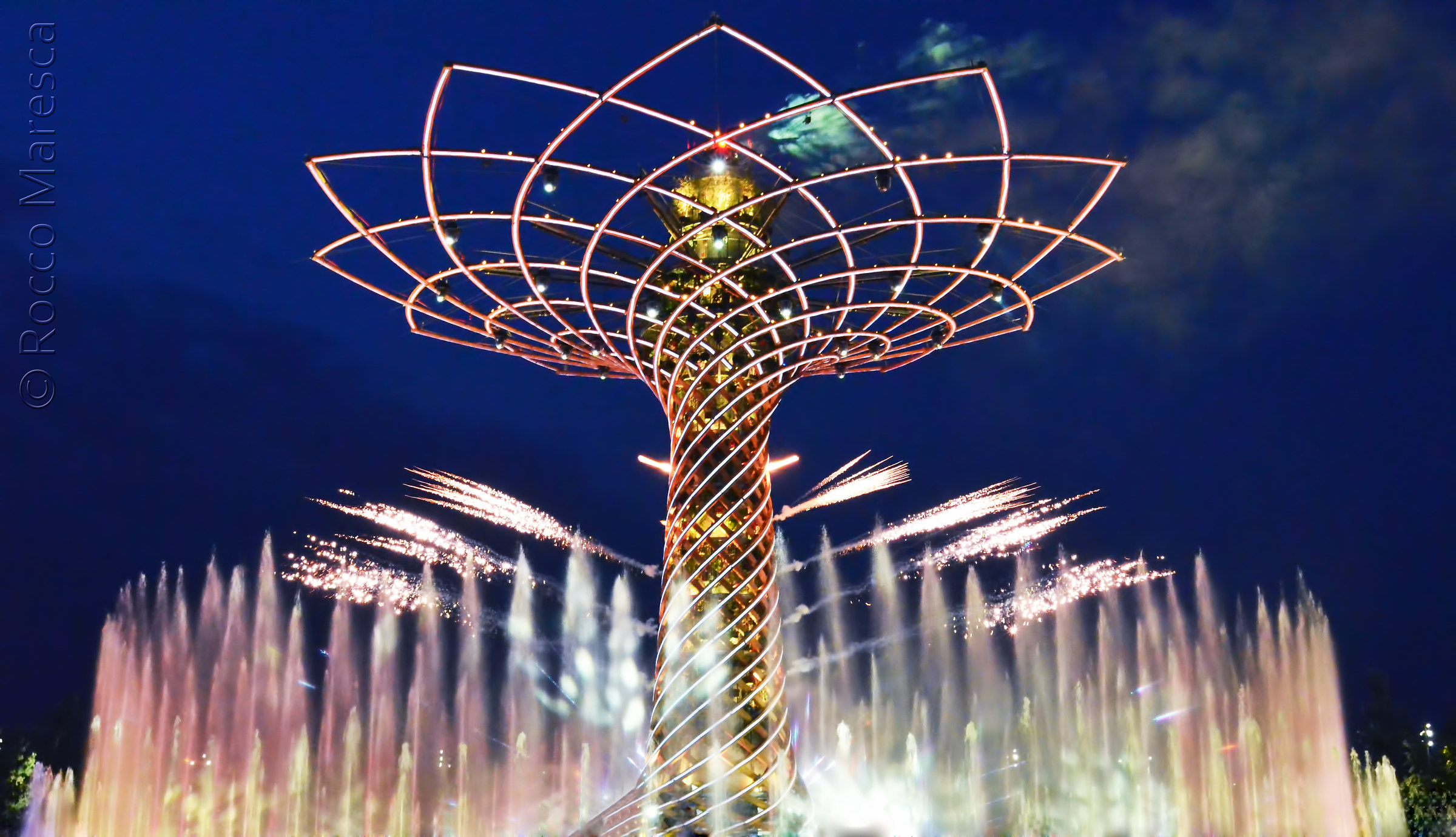 Expo 2015. Luci e colori con l'Albero della Vita