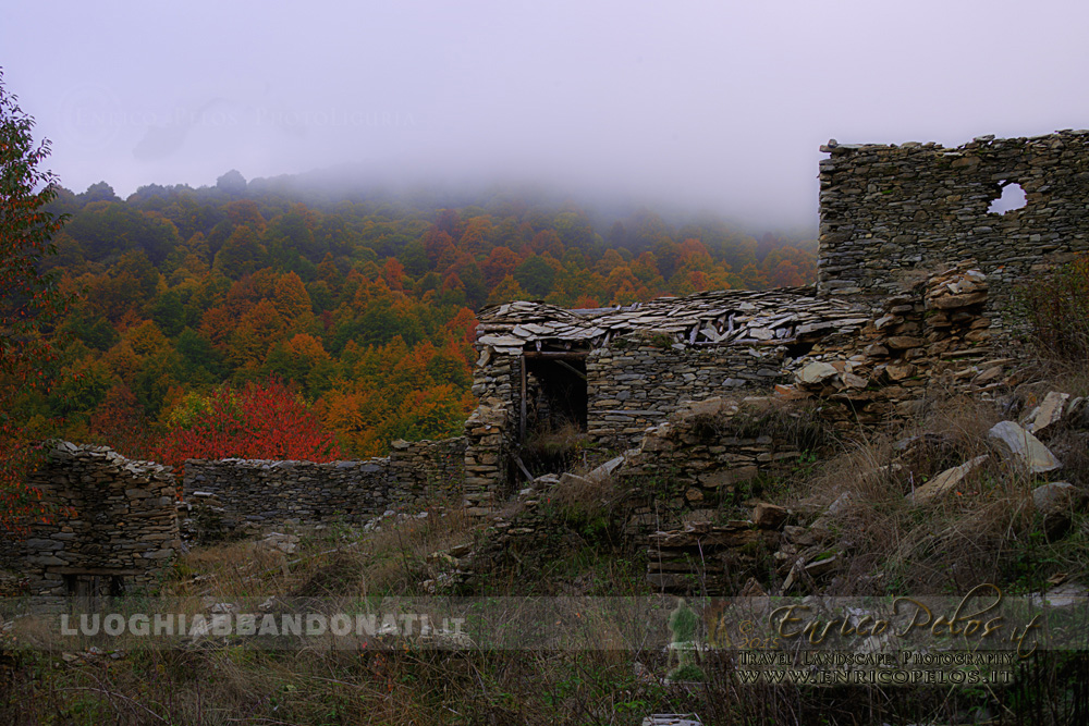 paesi abbandonati nebbia