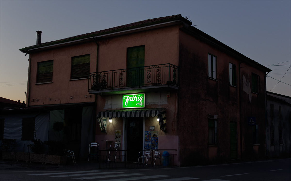 L'insegna del bar